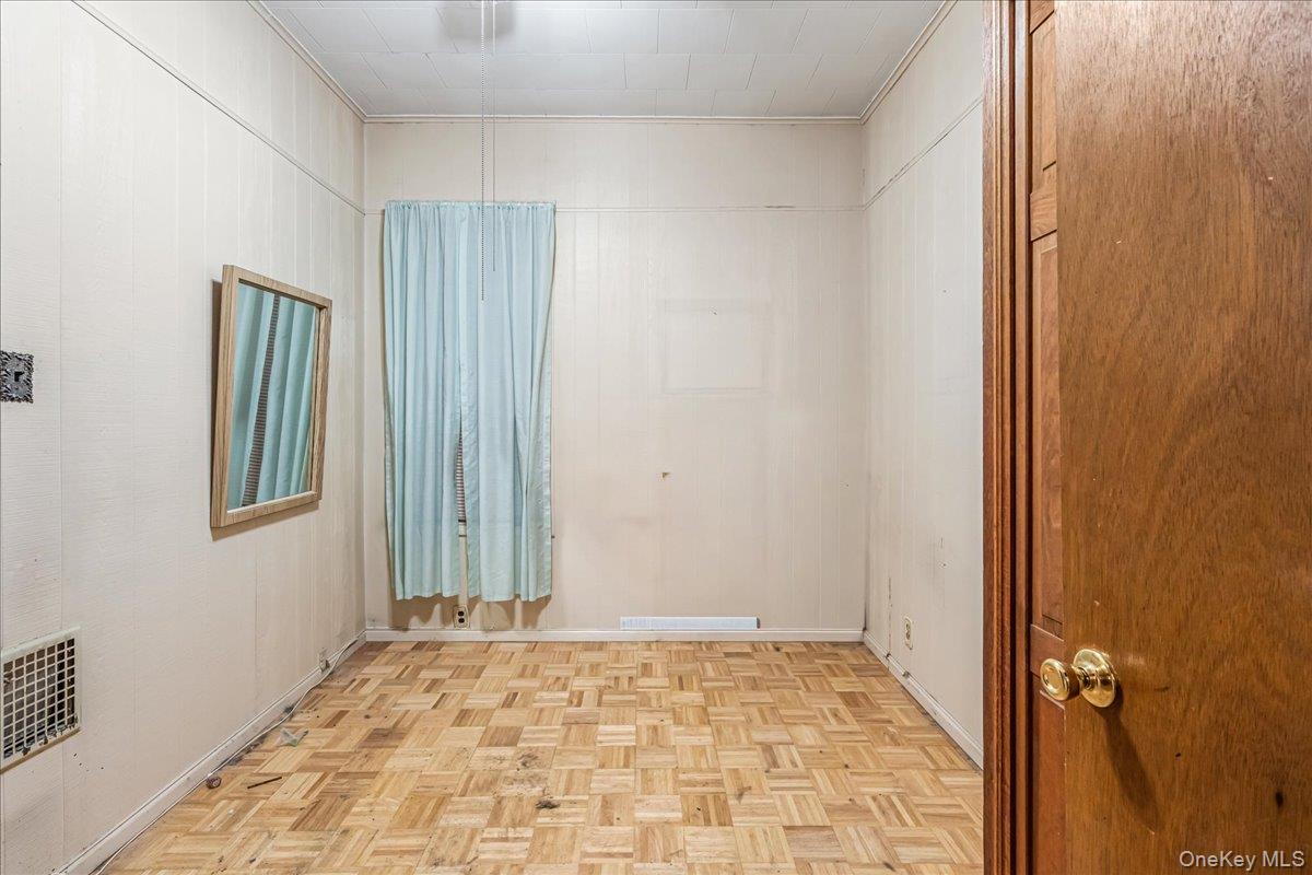 #5 photo, 94-20 86th Road, קווינס Woodhaven , NY 11421