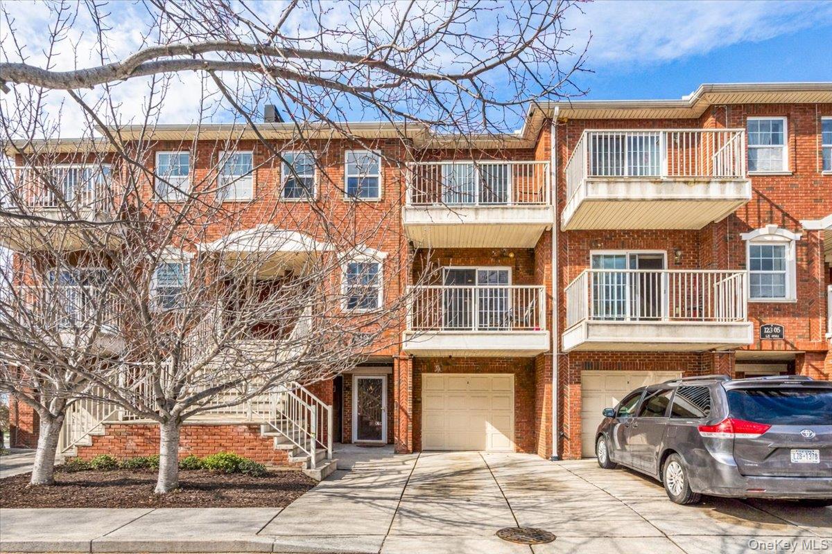 #1 photo, 12303 Lax Avenue, קווינס College Point , NY 11356