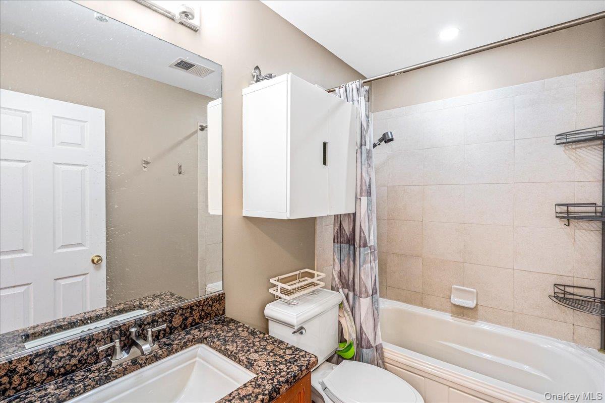 #10 photo, 12303 Lax Avenue, קווינס College Point , NY 11356