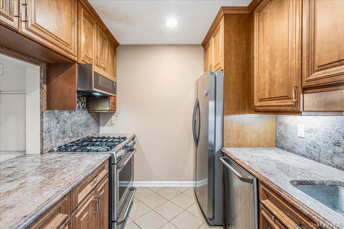 #7 photo, 12303 Lax Avenue, קווינס College Point , NY 11356