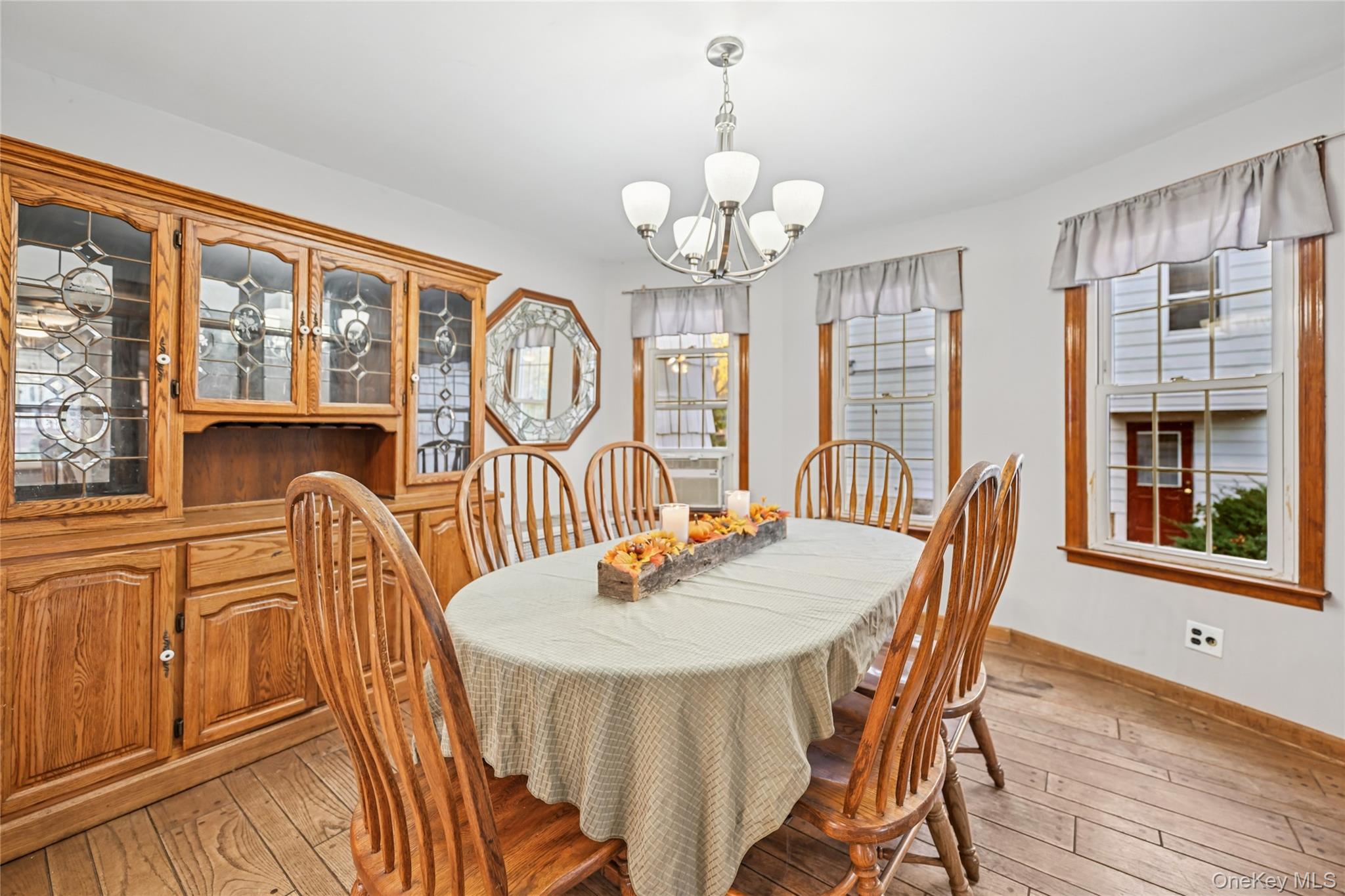 #4 photo, 103 Smith Street, מחוז נסאו Lynbrook , NY 11563