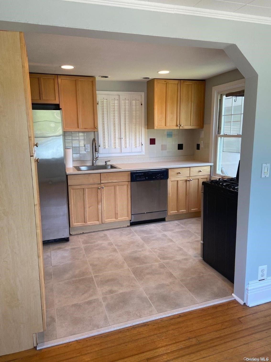 #8 photo, 51 Centershore Road, Centerport , NY 11721