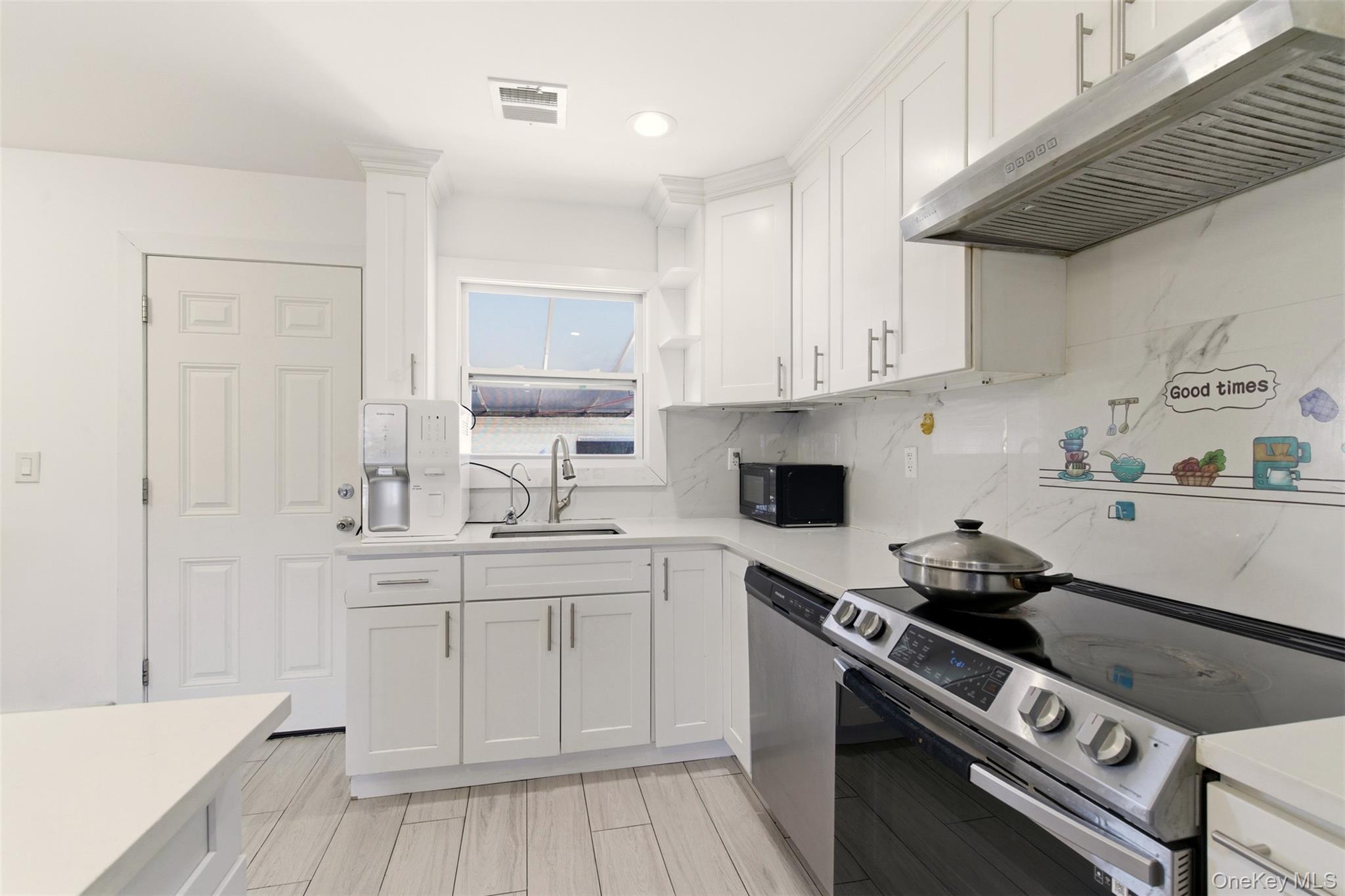 #10 photo, 557 Woodbury Road, Plainview , NY 11803