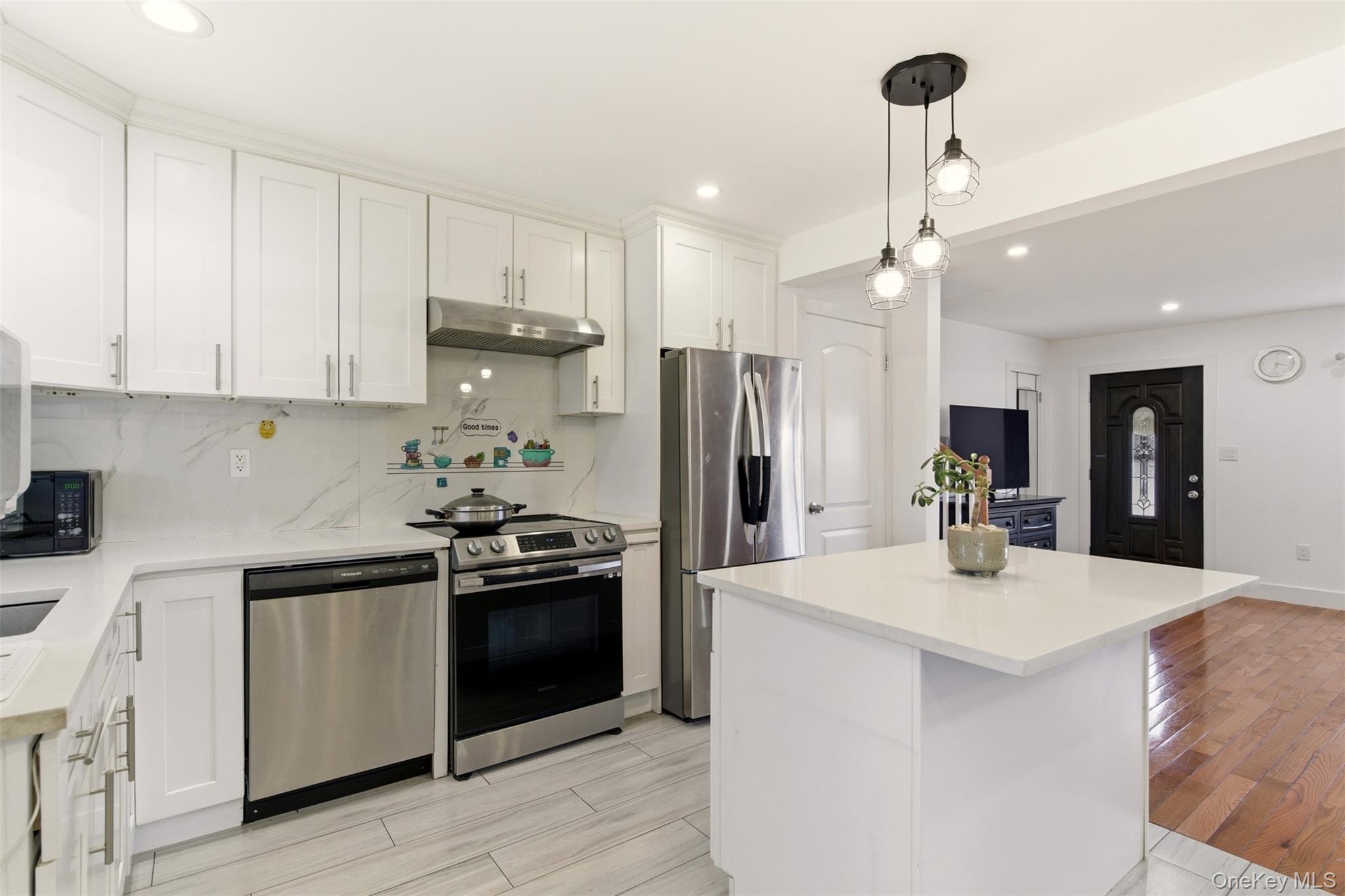 #13 photo, 557 Woodbury Road, Plainview , NY 11803