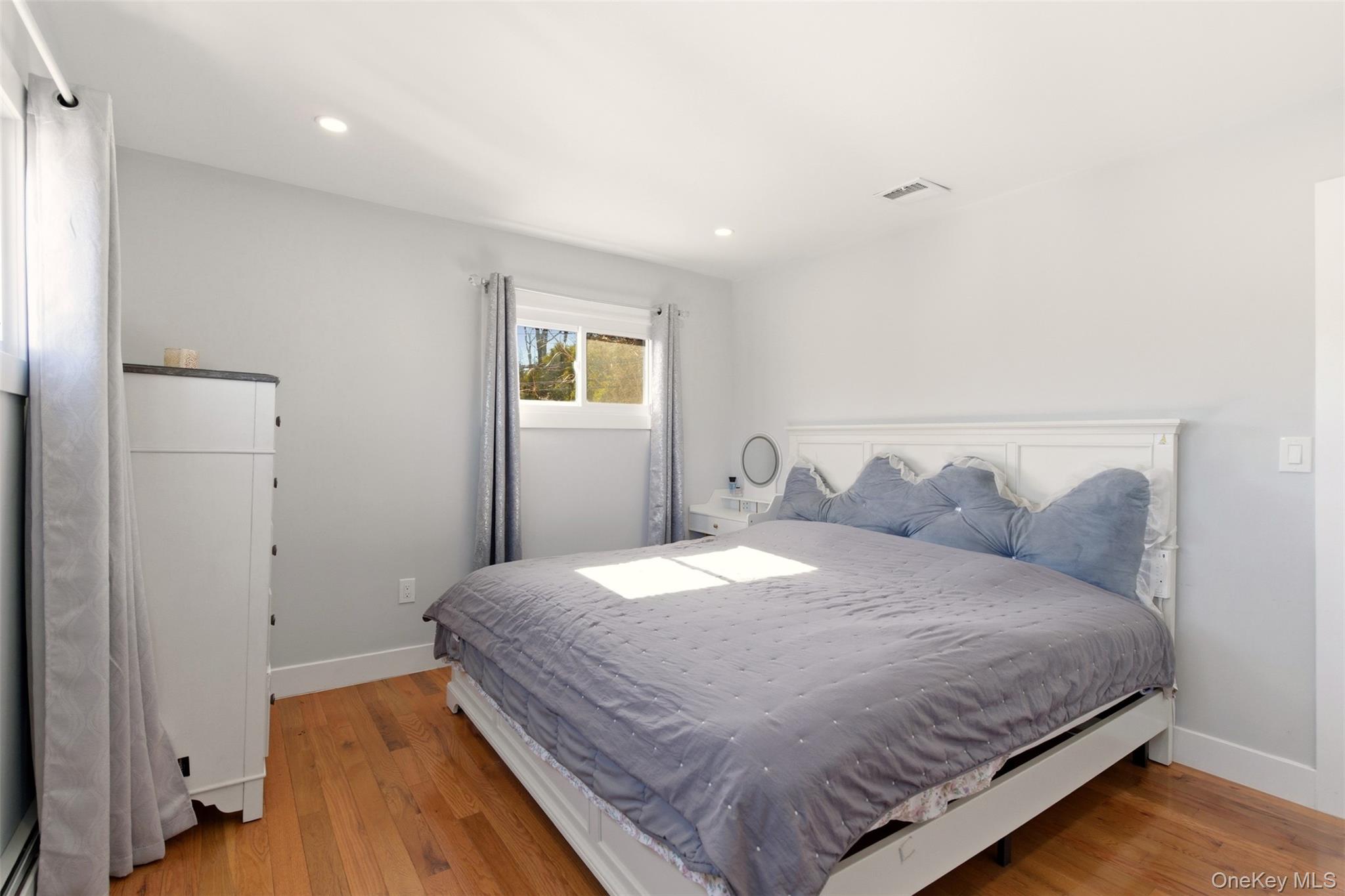 #19 photo, 557 Woodbury Road, Plainview , NY 11803