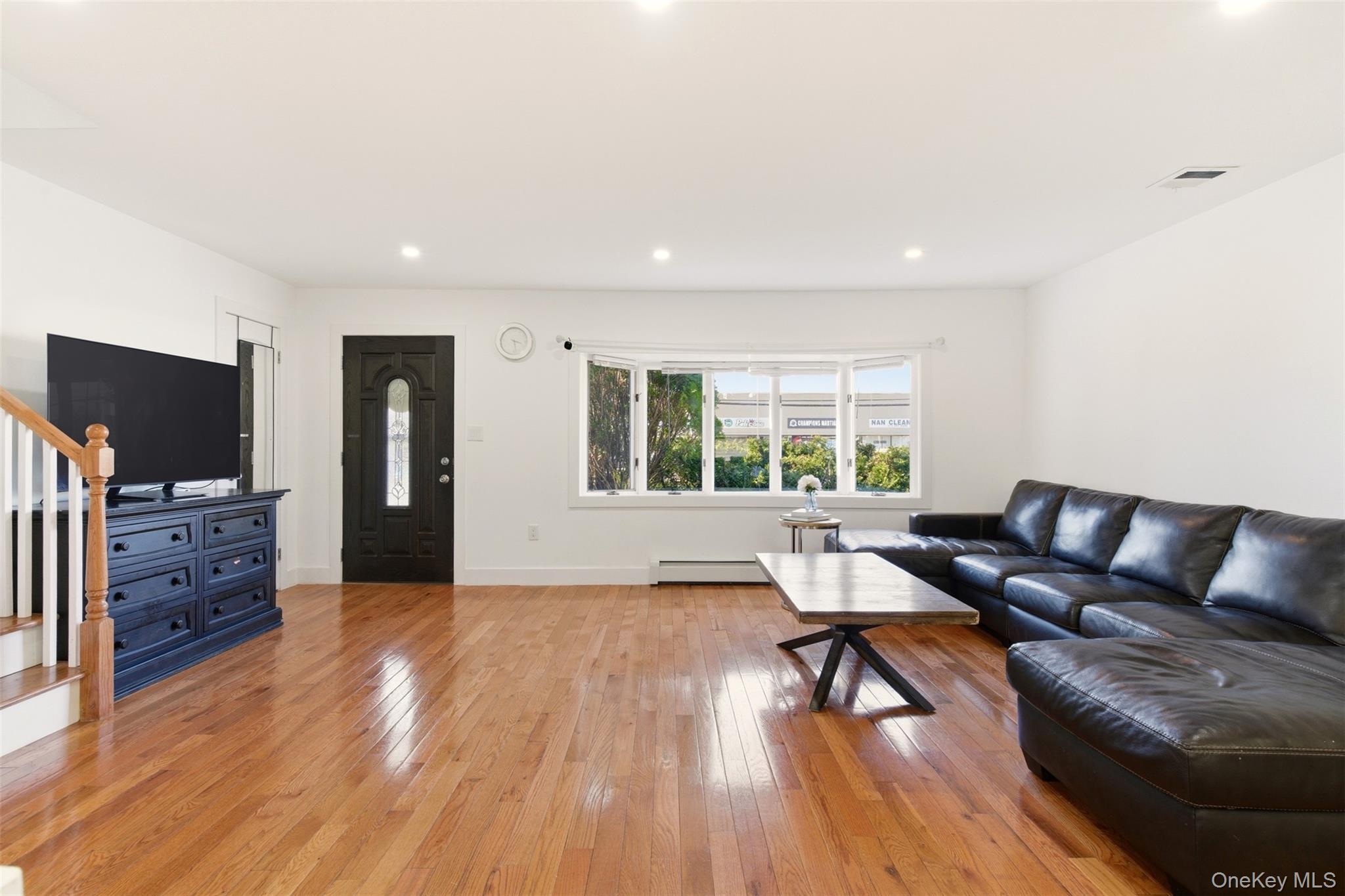 #4 photo, 557 Woodbury Road, Plainview , NY 11803