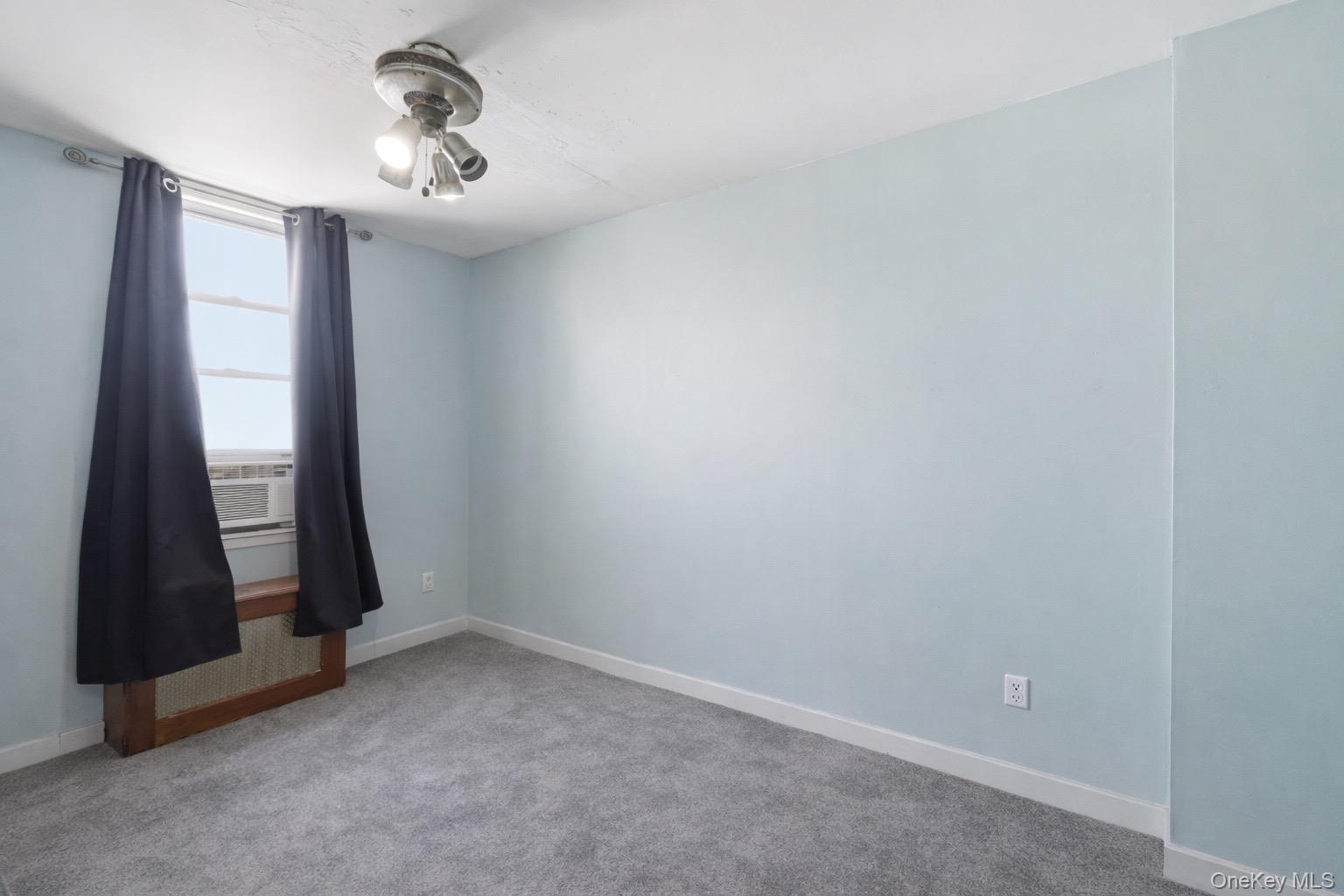 #11 photo, 7019 71st Street, קווינס Glendale , NY 11385