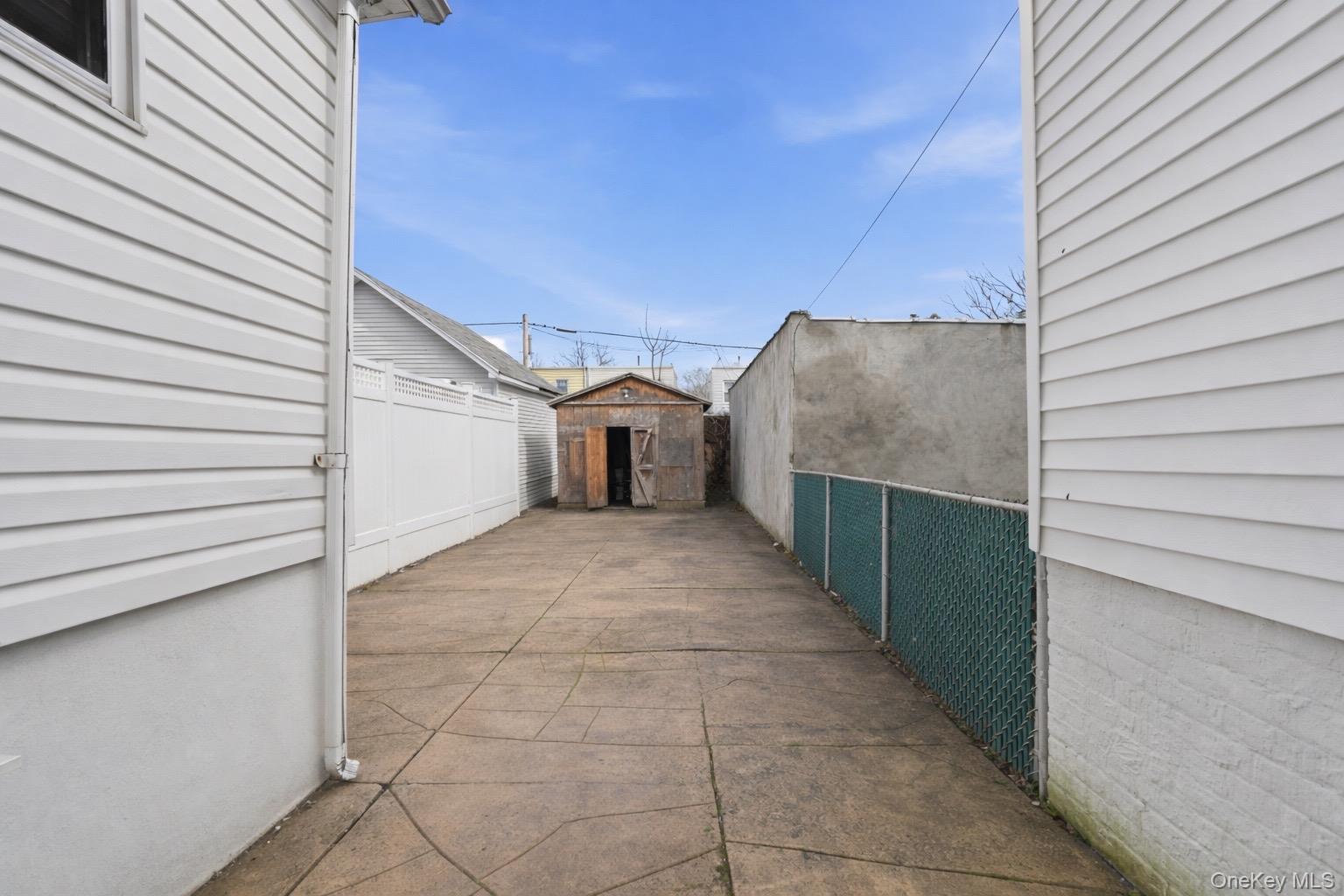 #17 photo, 7019 71st Street, קווינס Glendale , NY 11385