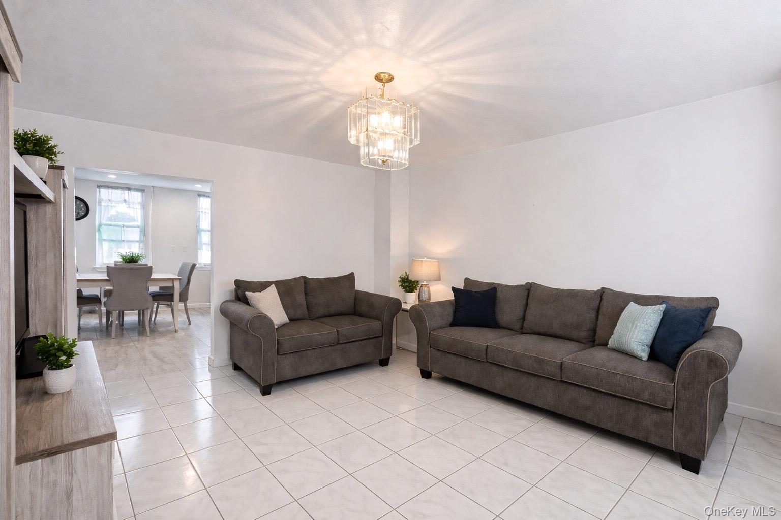 #6 photo, 7019 71st Street, קווינס Glendale , NY 11385