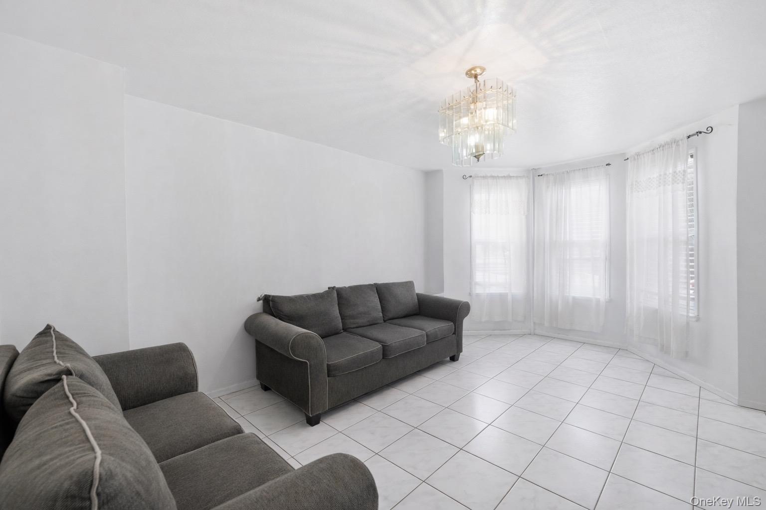 #7 photo, 7019 71st Street, קווינס Glendale , NY 11385