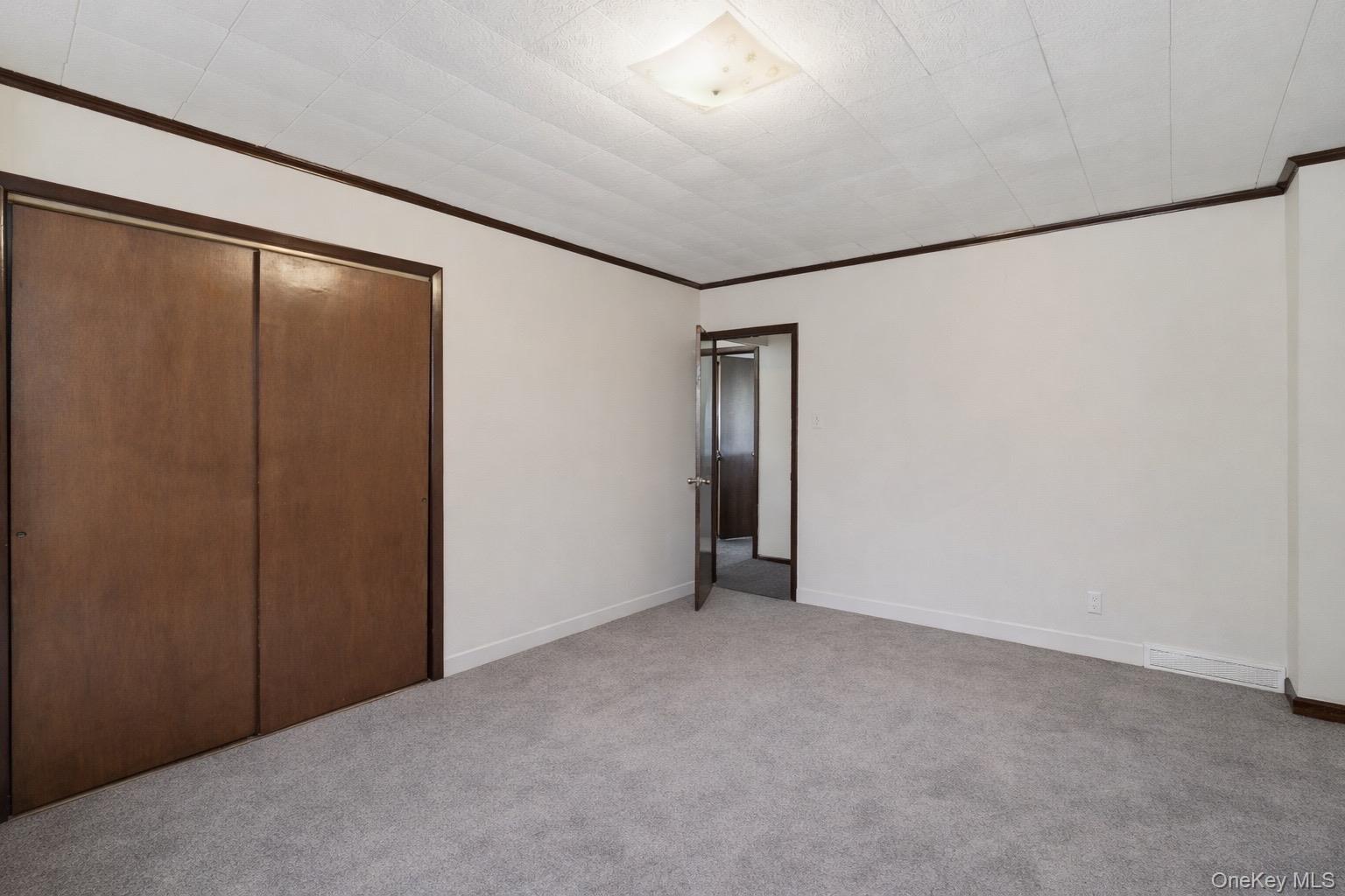 #9 photo, 7019 71st Street, קווינס Glendale , NY 11385