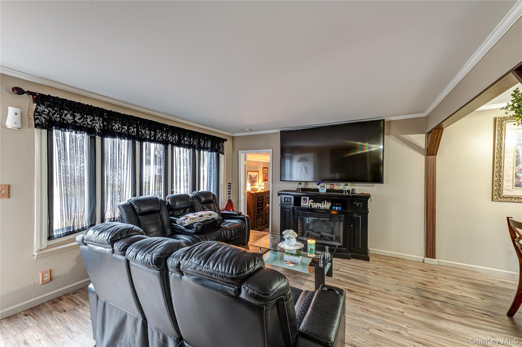 #3 photo, 10 Sinclair Drive, Greenlawn , NY 11740