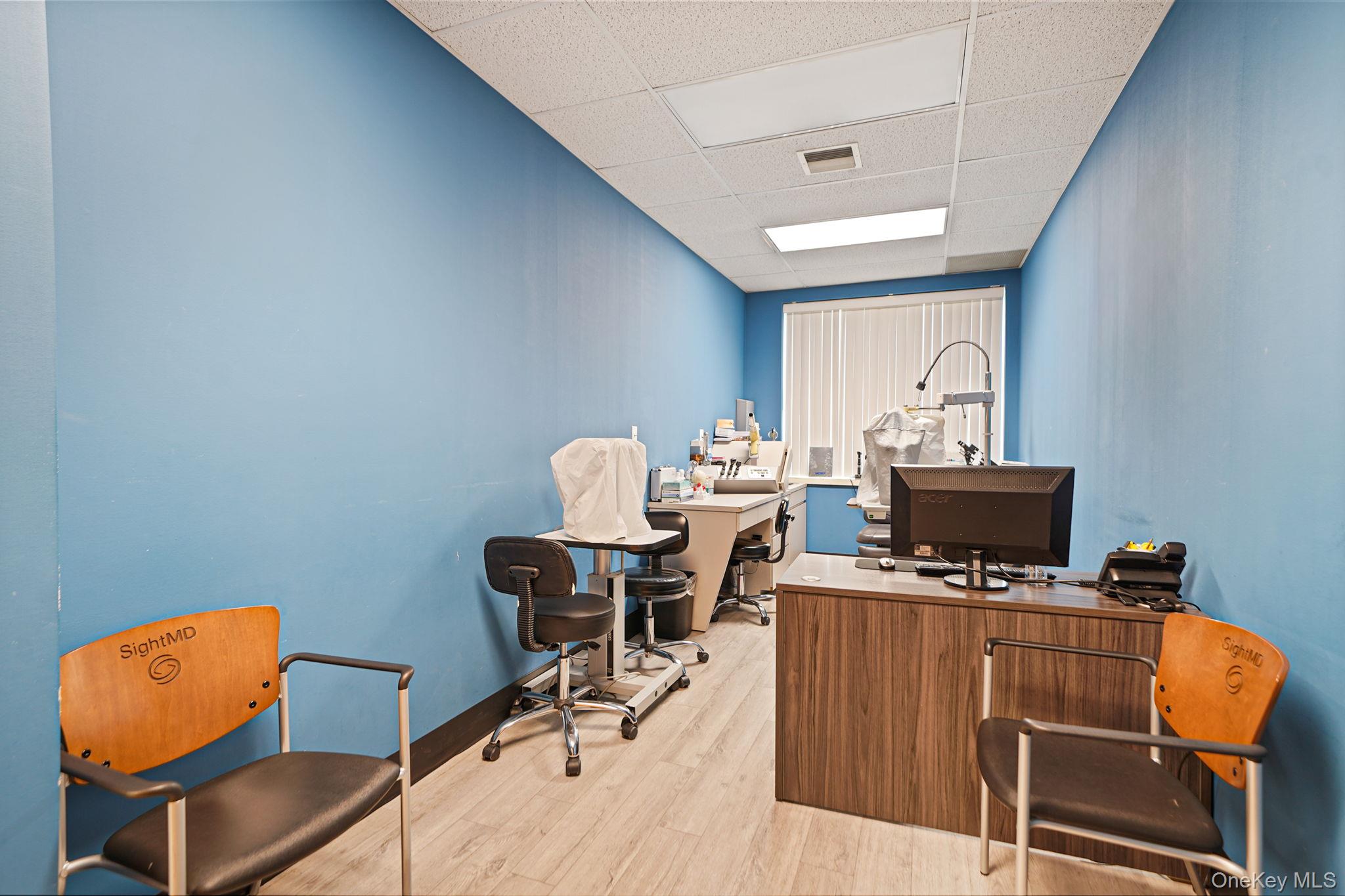 #17 photo, 180 E Montauk Highway, Bay Shore , NY 11706