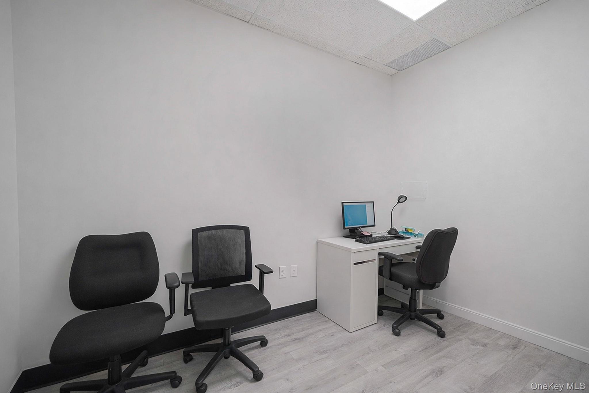 #19 photo, 180 E Montauk Highway, Bay Shore , NY 11706