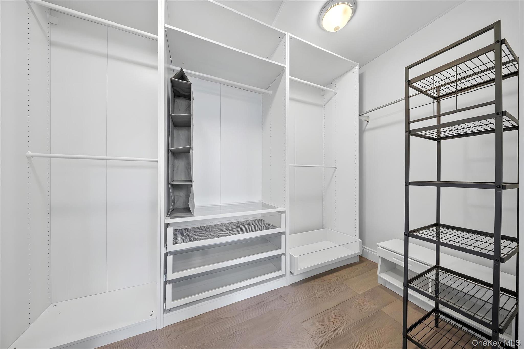 #17 photo, 14 Mackay Way, Roslyn , NY 11576