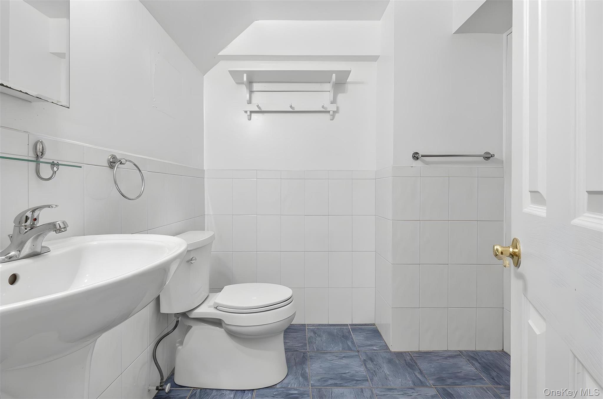 #18 photo, 14 Mackay Way, Roslyn , NY 11576