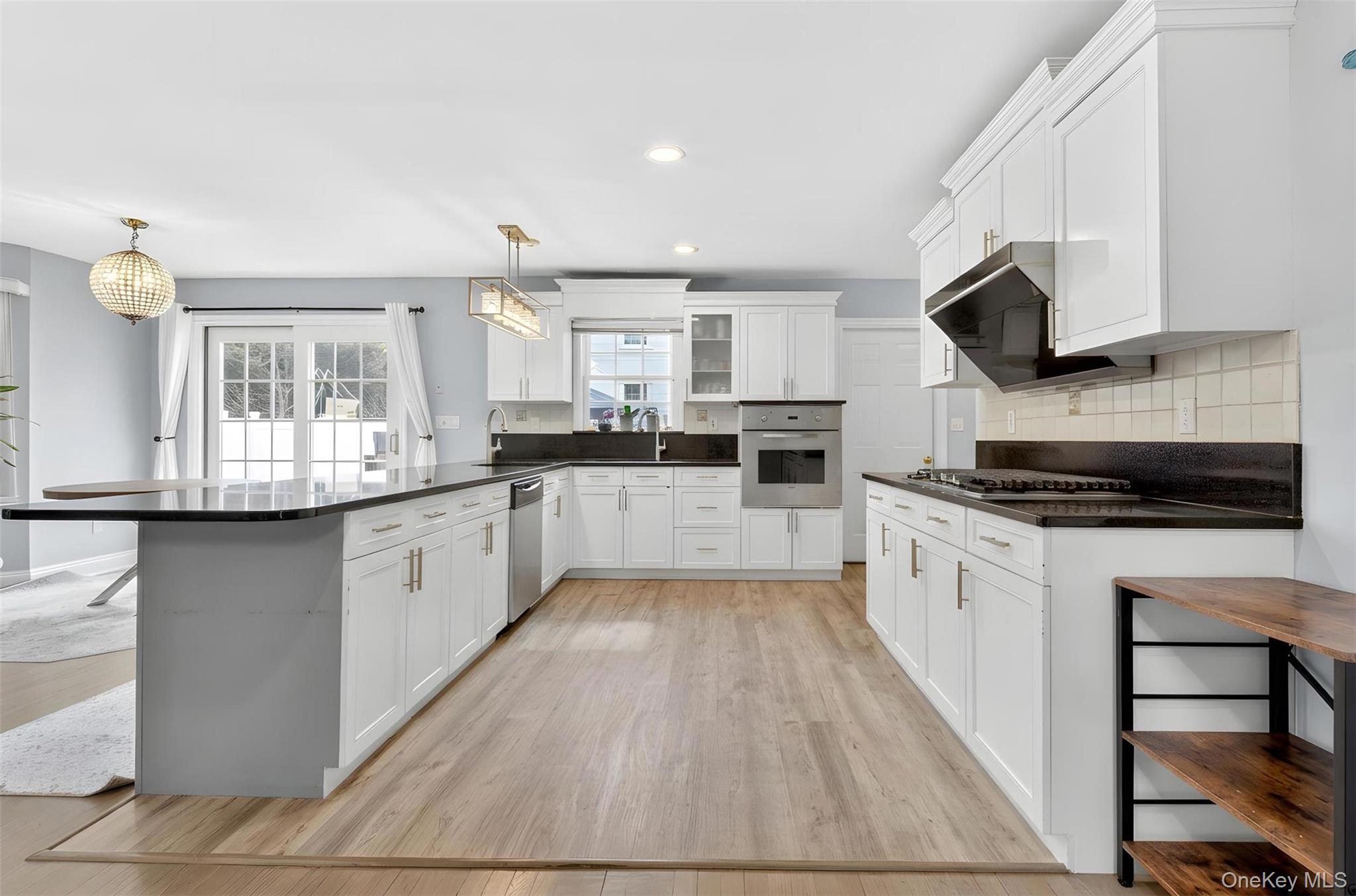 #6 photo, 14 Mackay Way, Roslyn , NY 11576