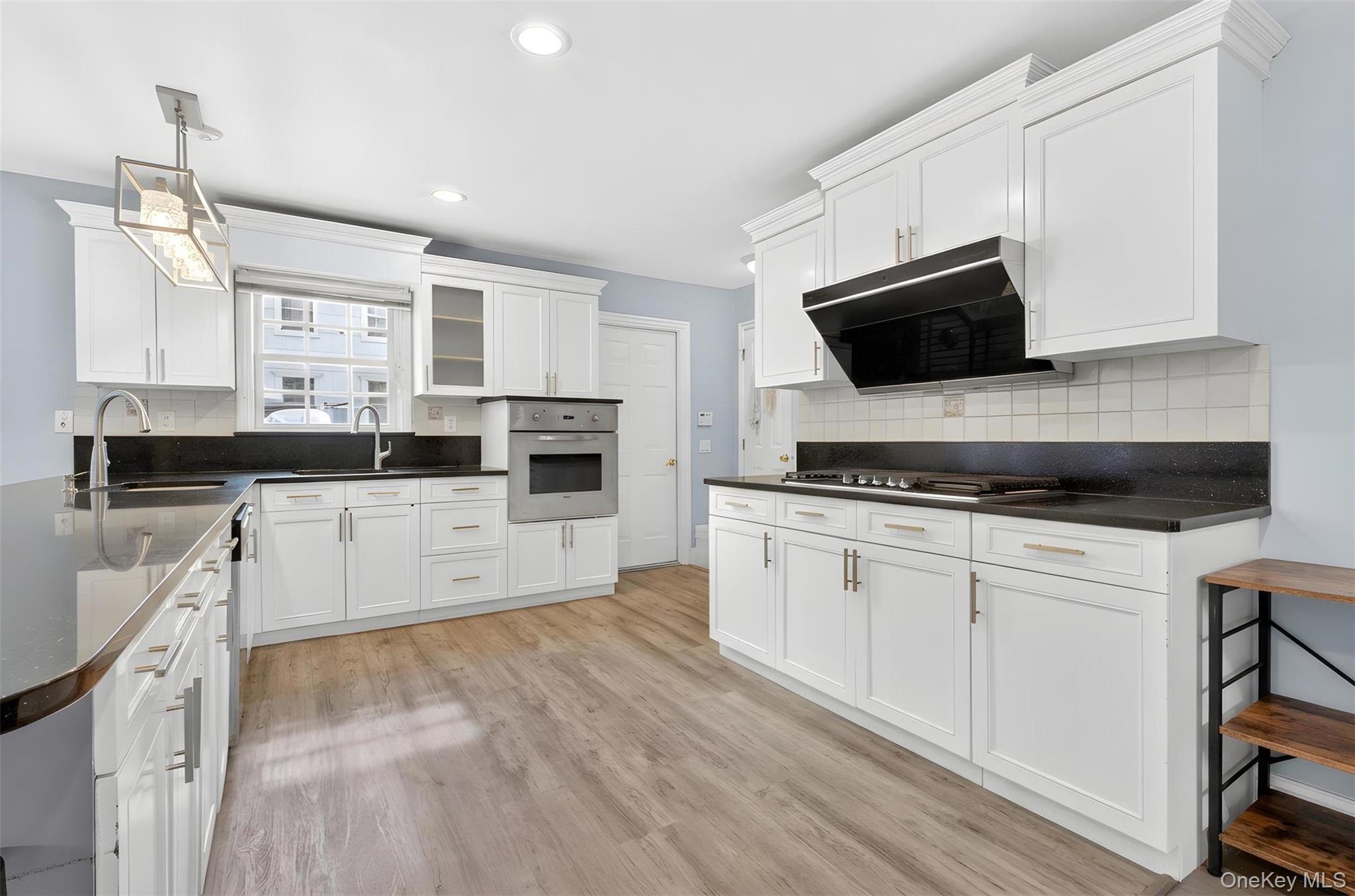 #7 photo, 14 Mackay Way, Roslyn , NY 11576