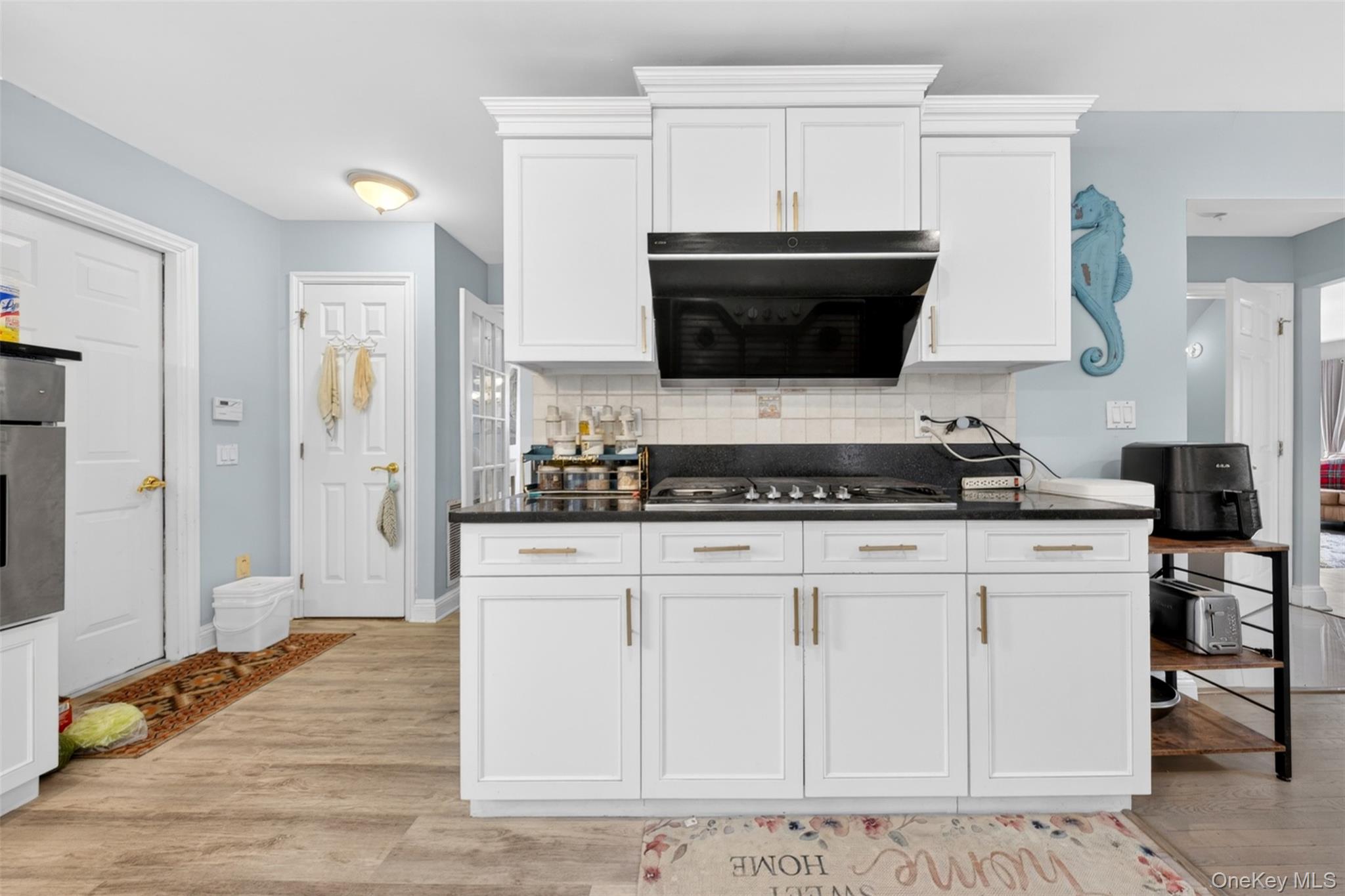 #8 photo, 14 Mackay Way, Roslyn , NY 11576