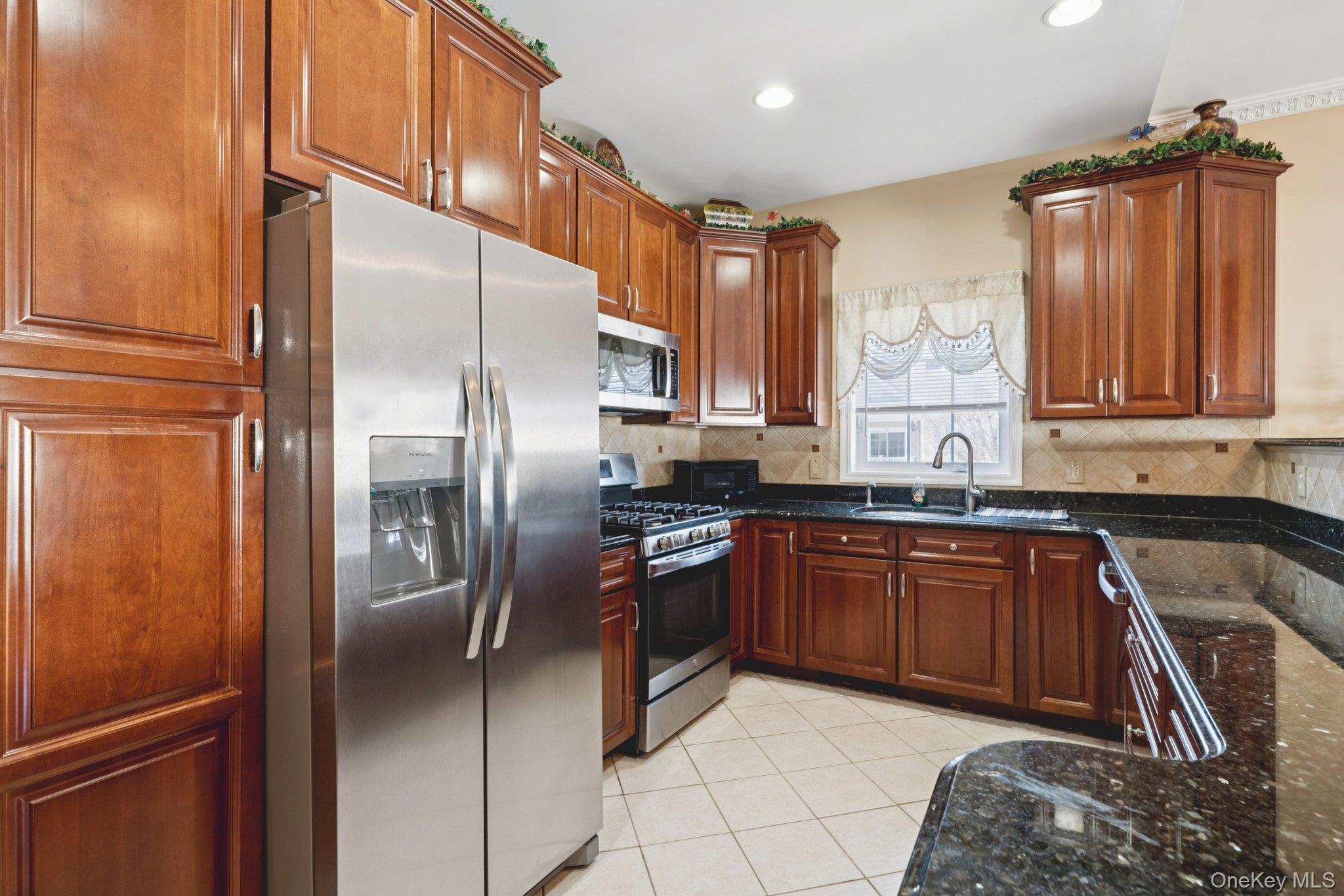 #7 photo, 110 Kenneth Court, Amityville , NY 11701