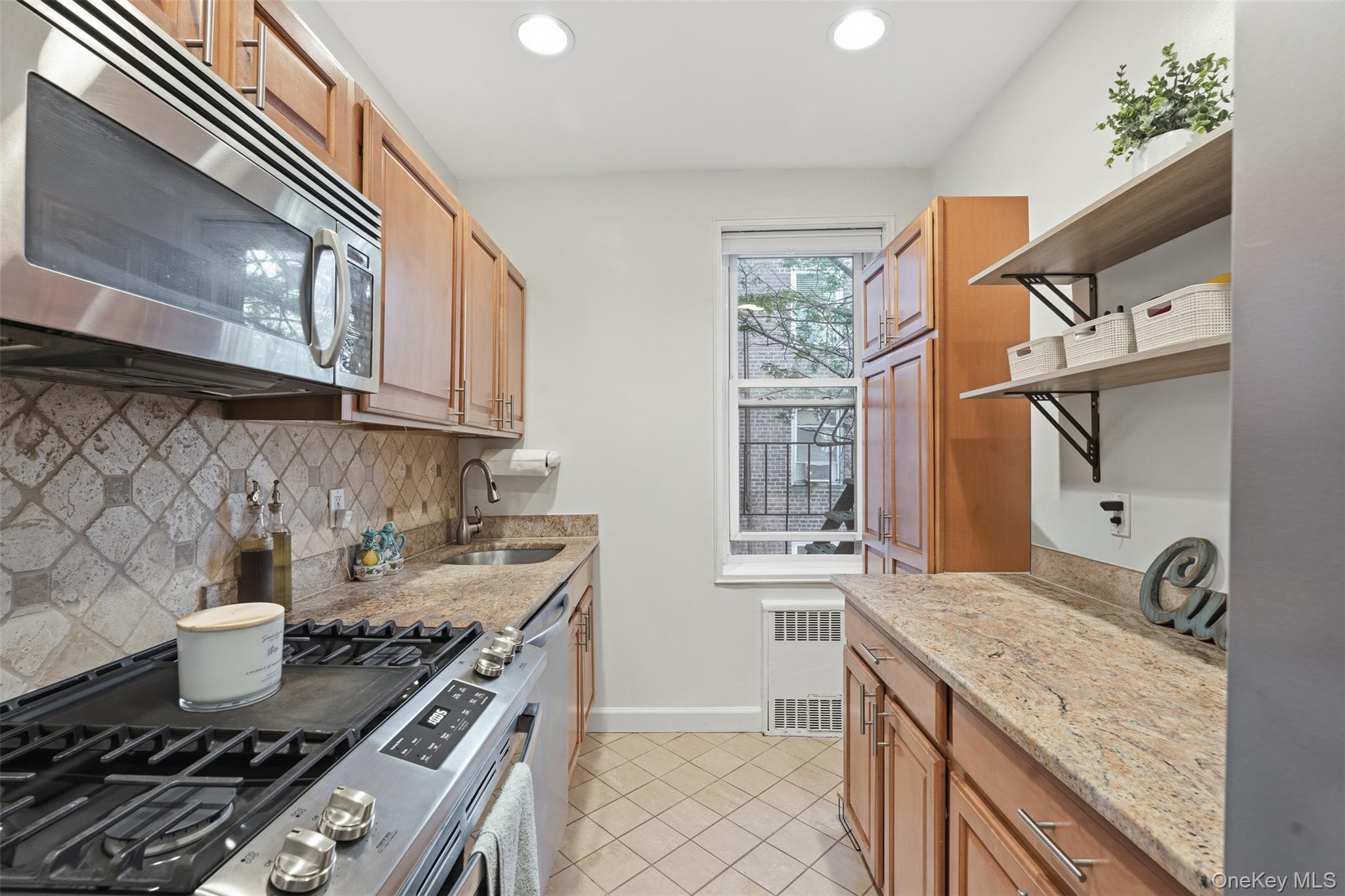 #11 photo, 101 Old Mamaroneck Road, White Plains , NY 10605