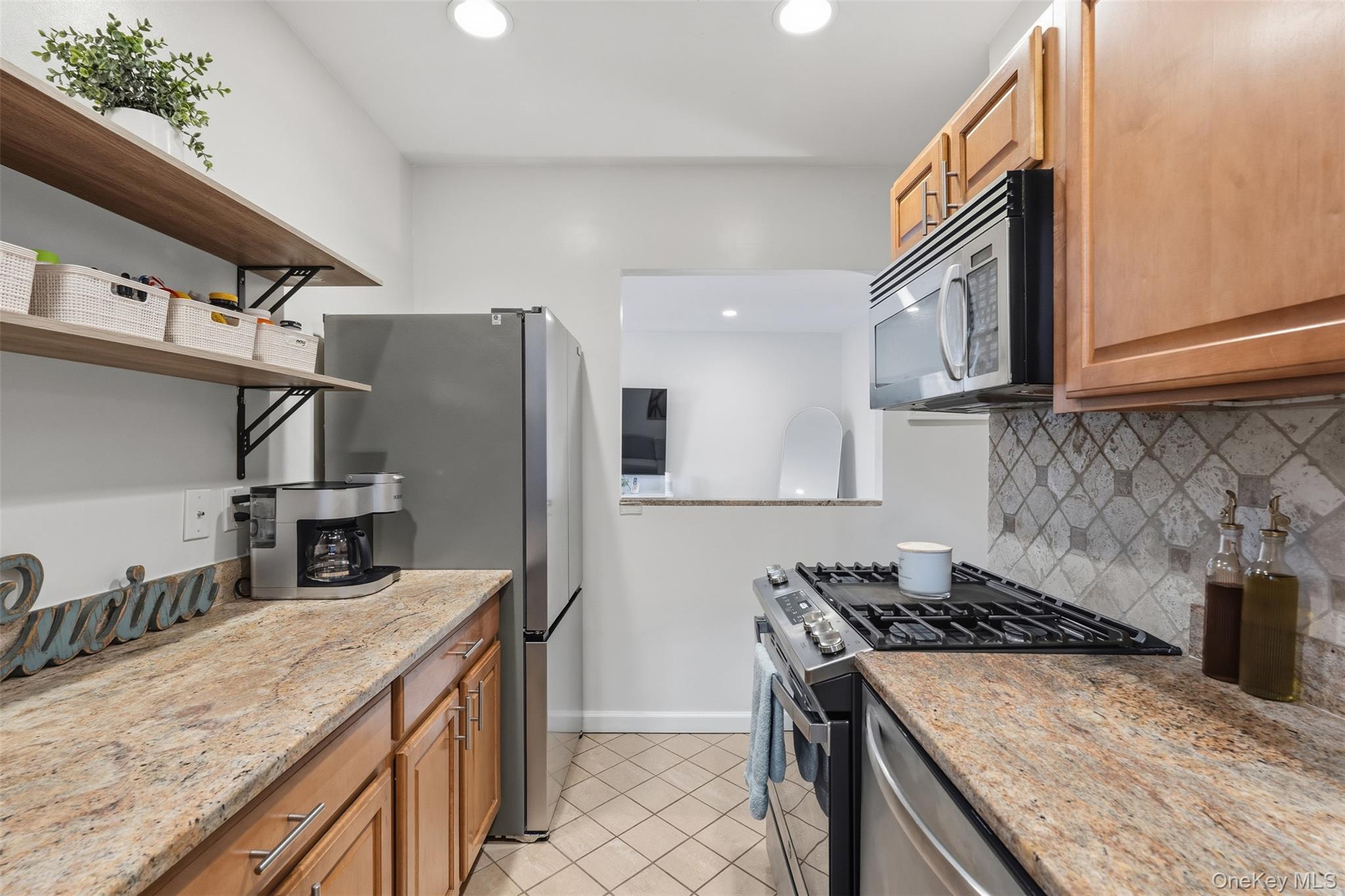 #13 photo, 101 Old Mamaroneck Road, White Plains , NY 10605