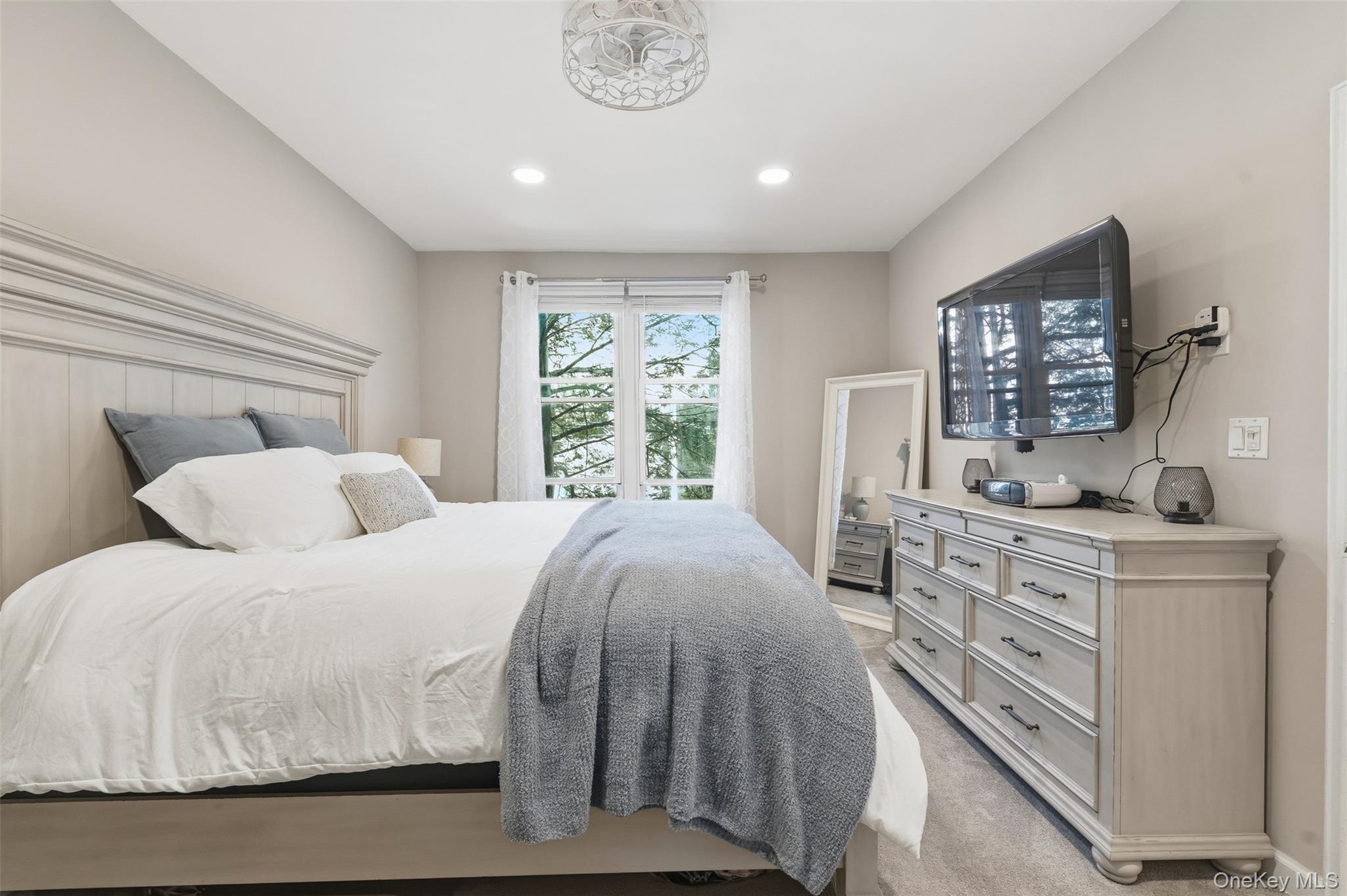 #17 photo, 101 Old Mamaroneck Road, White Plains , NY 10605