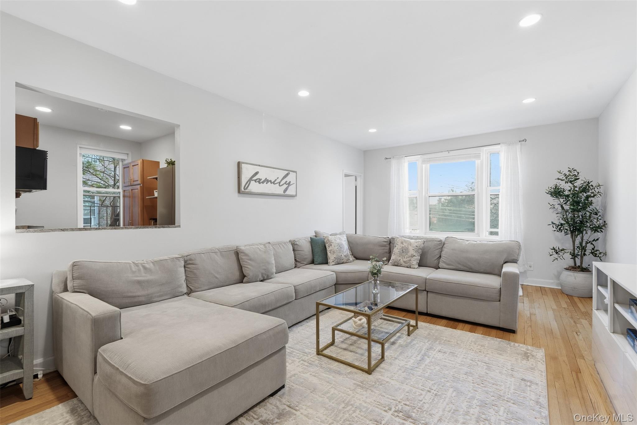 #2 photo, 101 Old Mamaroneck Road, White Plains , NY 10605