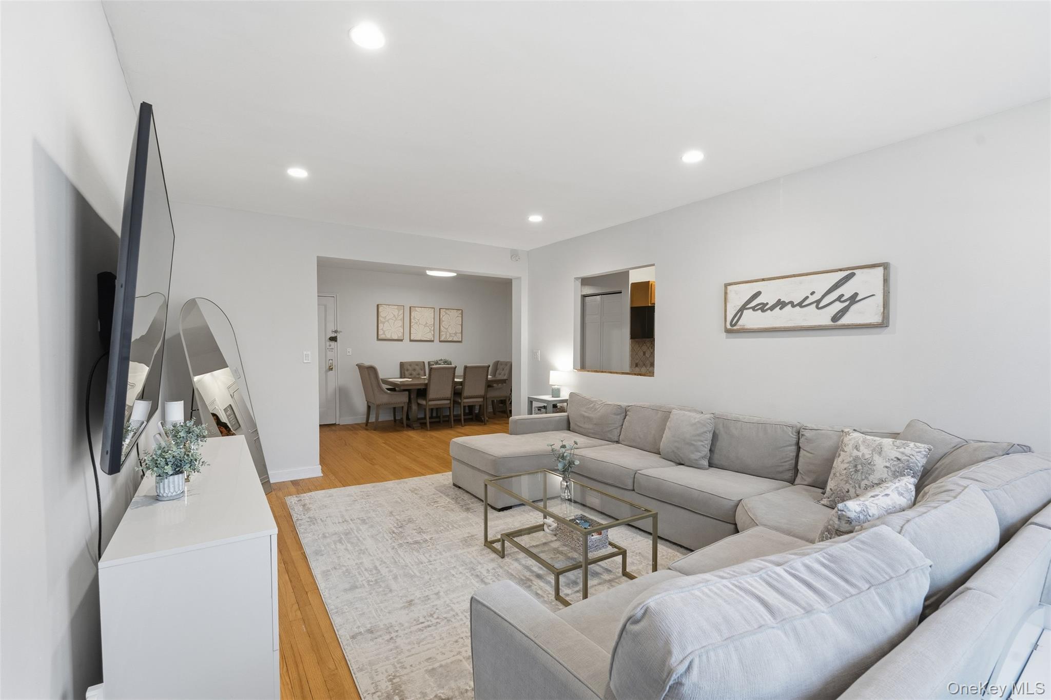 #4 photo, 101 Old Mamaroneck Road, White Plains , NY 10605