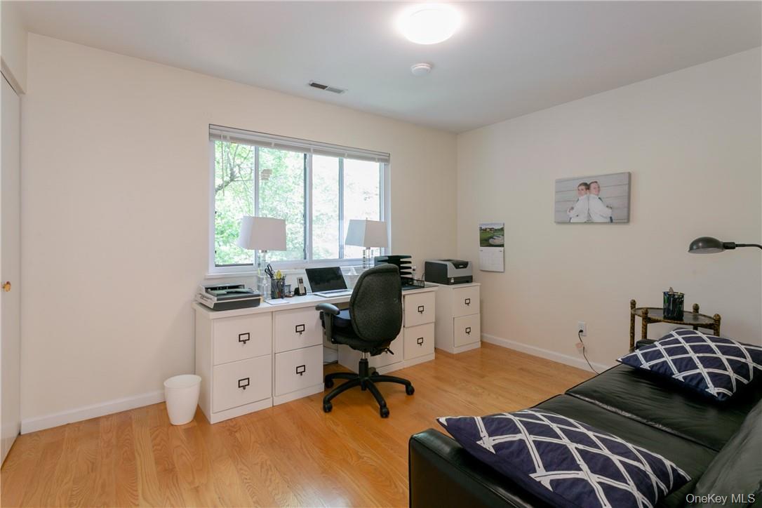 #12 photo, 118 Stone Bridge Square, Chappaqua , NY 10514