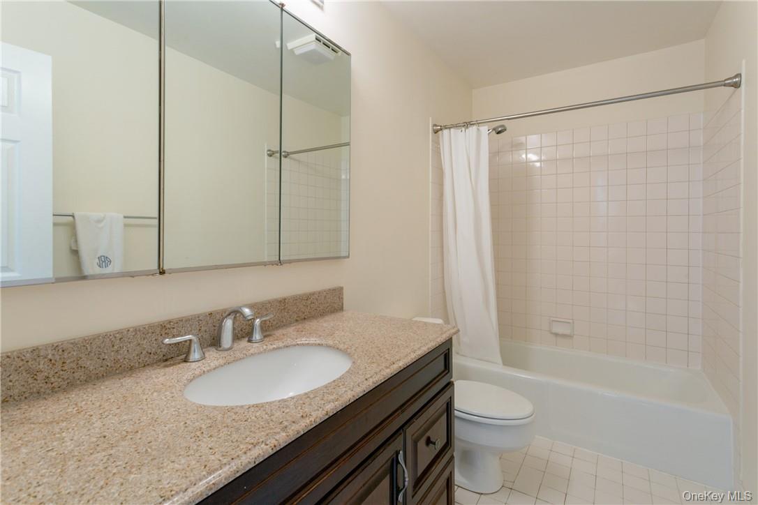 #13 photo, 118 Stone Bridge Square, Chappaqua , NY 10514