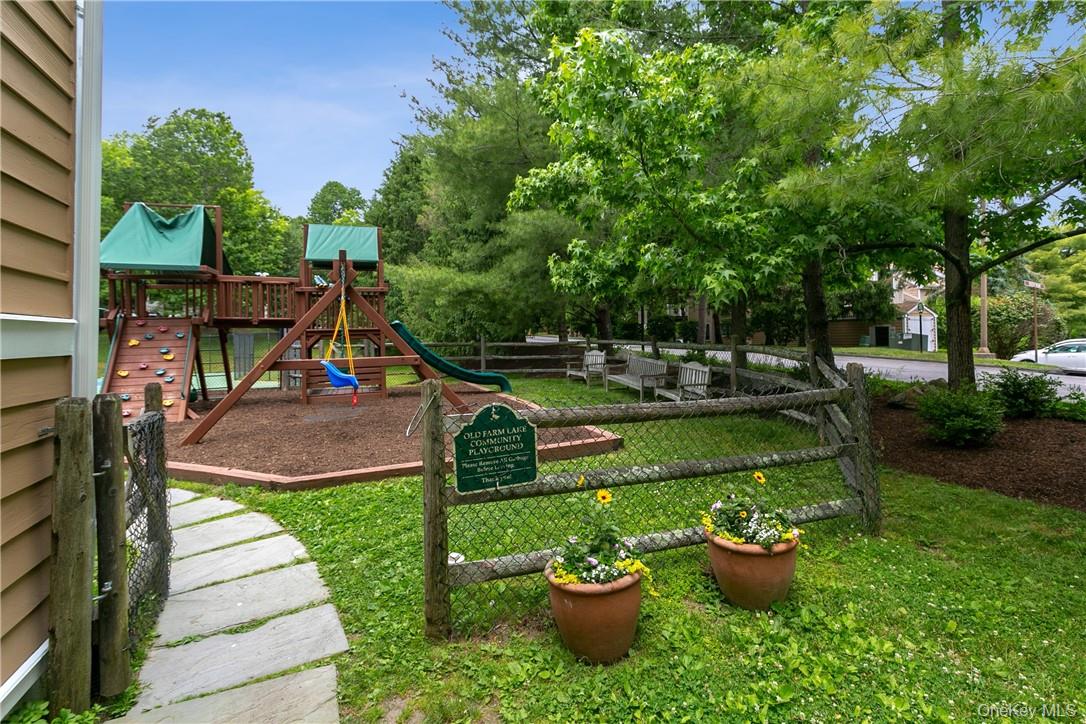 #17 photo, 118 Stone Bridge Square, Chappaqua , NY 10514