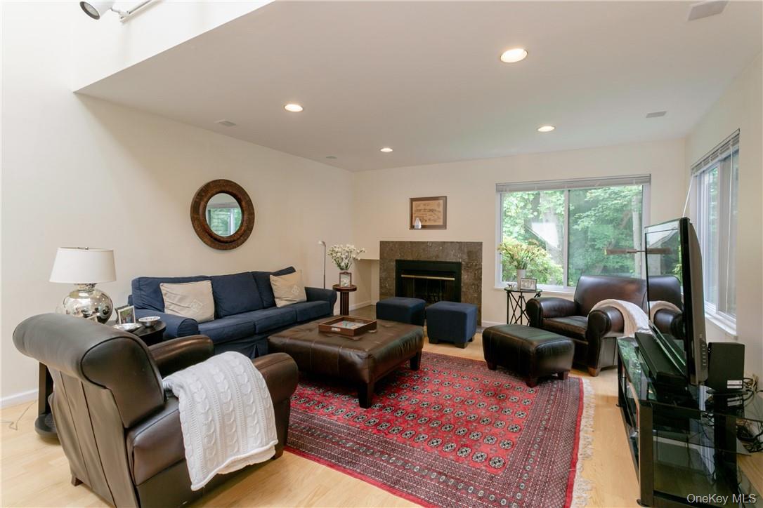 #3 photo, 118 Stone Bridge Square, Chappaqua , NY 10514