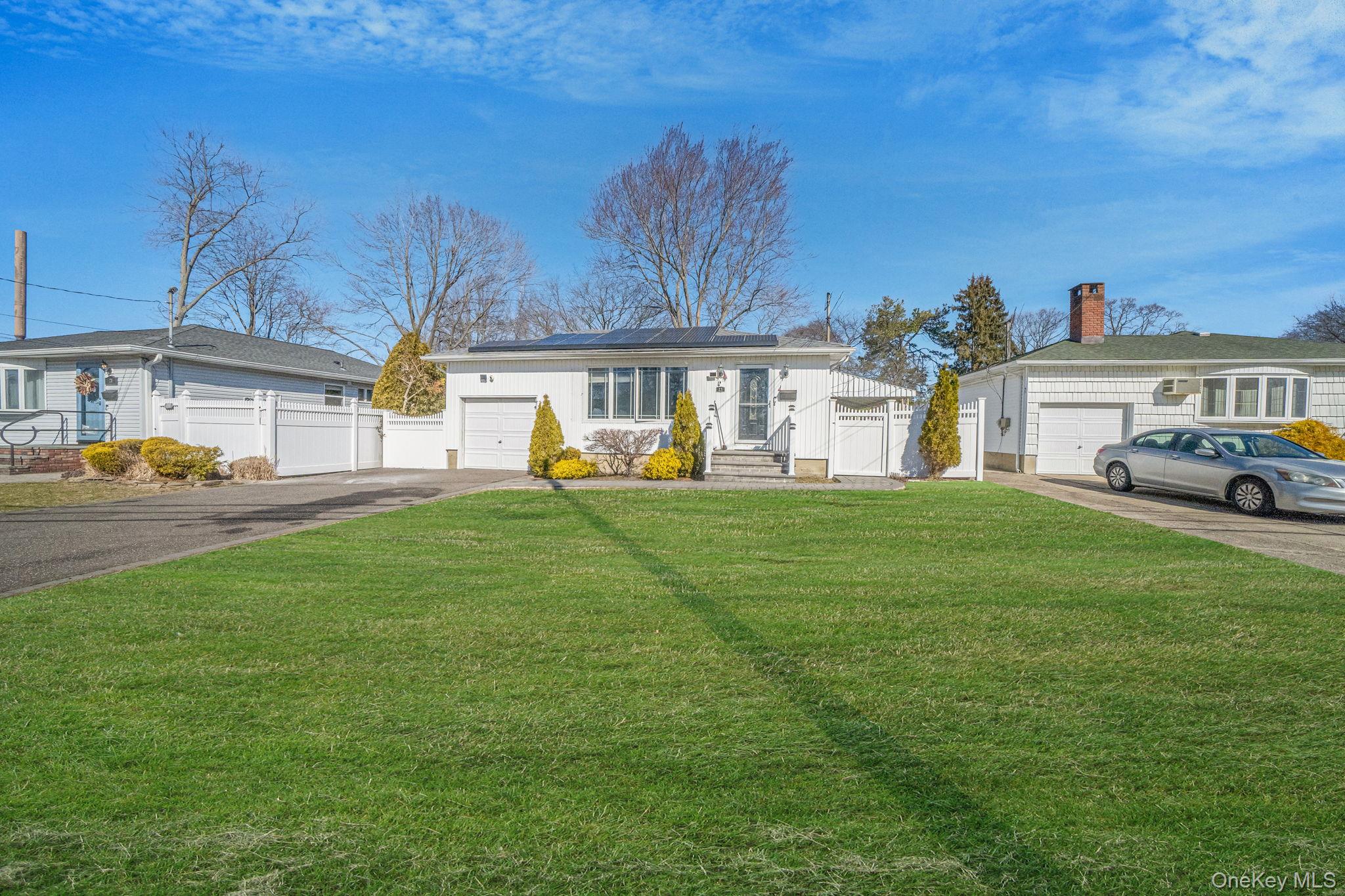 #1 photo, 23 Pearsall Place, מחוז סאפוק Deer Park , NY 11729