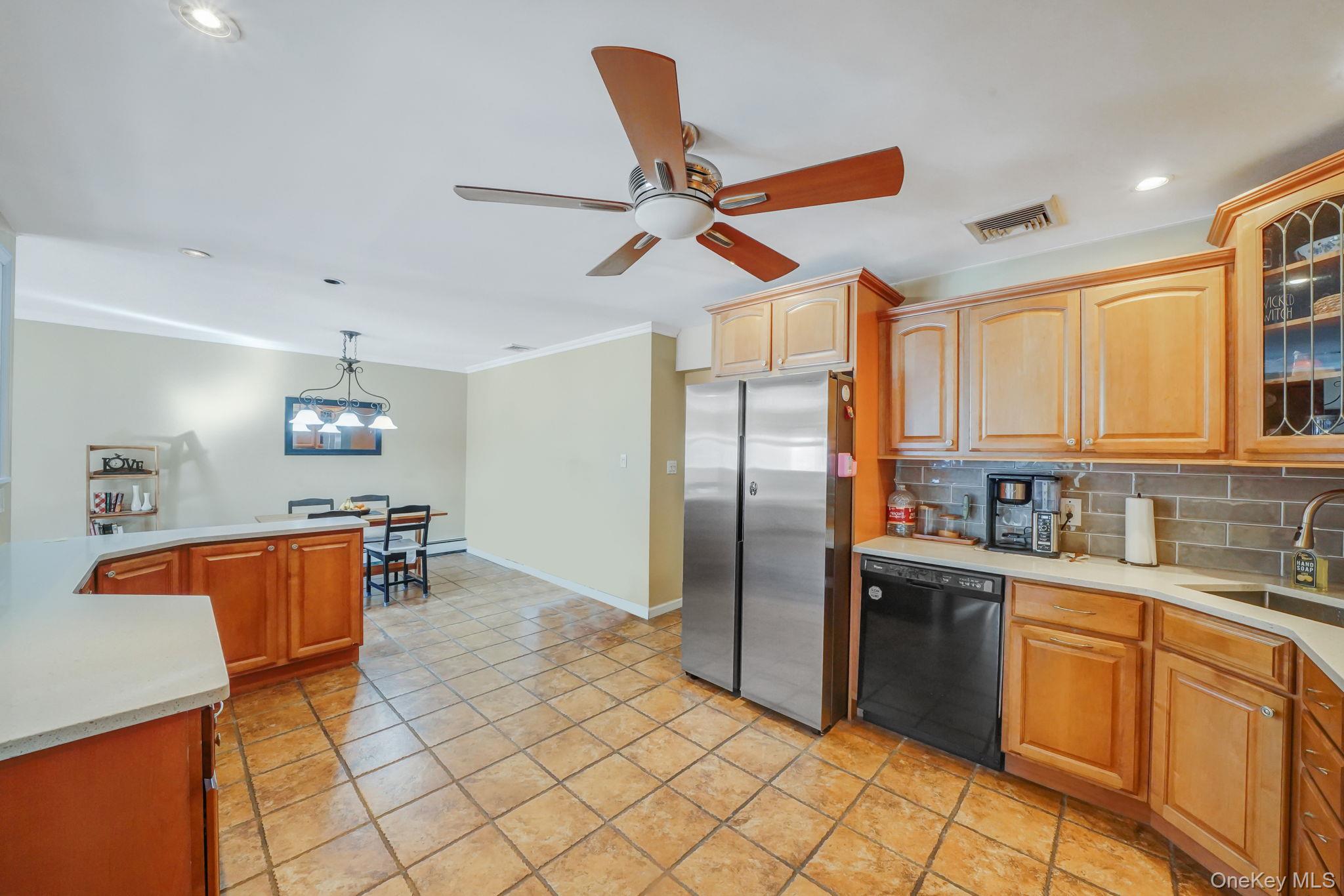 #16 photo, 23 Pearsall Place, מחוז סאפוק Deer Park , NY 11729