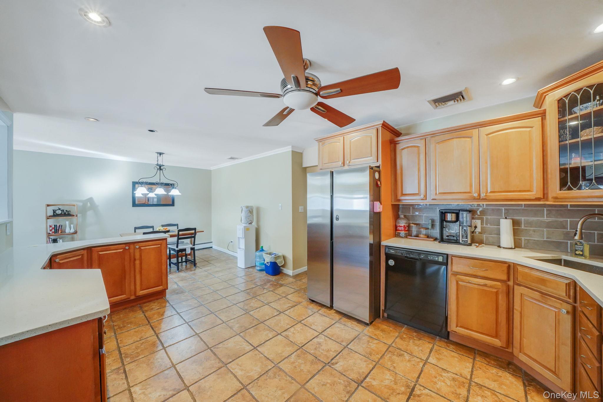 #17 photo, 23 Pearsall Place, מחוז סאפוק Deer Park , NY 11729