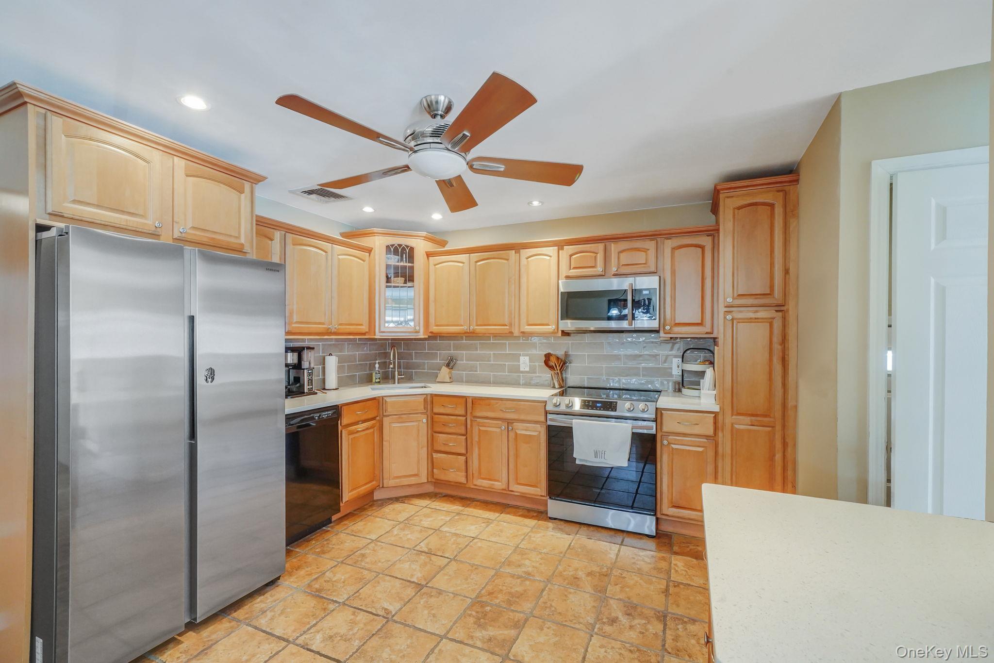 #18 photo, 23 Pearsall Place, מחוז סאפוק Deer Park , NY 11729