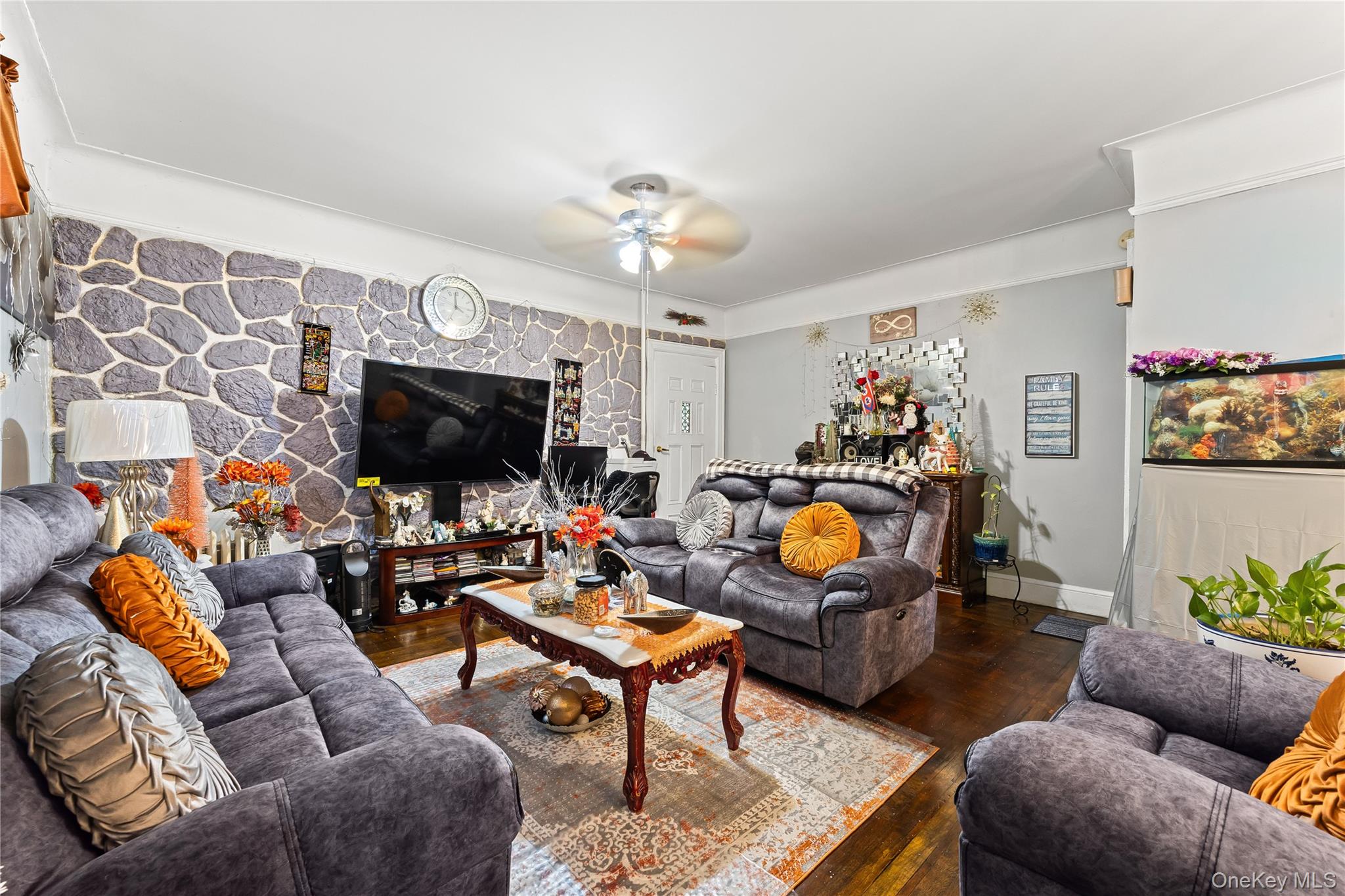 #5 photo, 667 E 230th Street, 브롱크스 Bronx , NY 10466