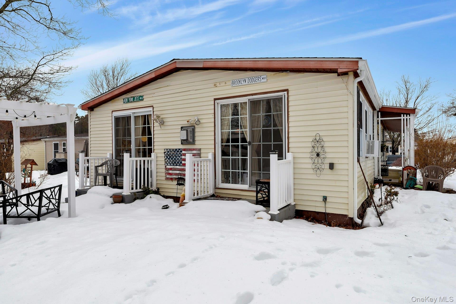 #18 photo, 43 Village Circle, מחוז סאפוק Manorville , NY 11949