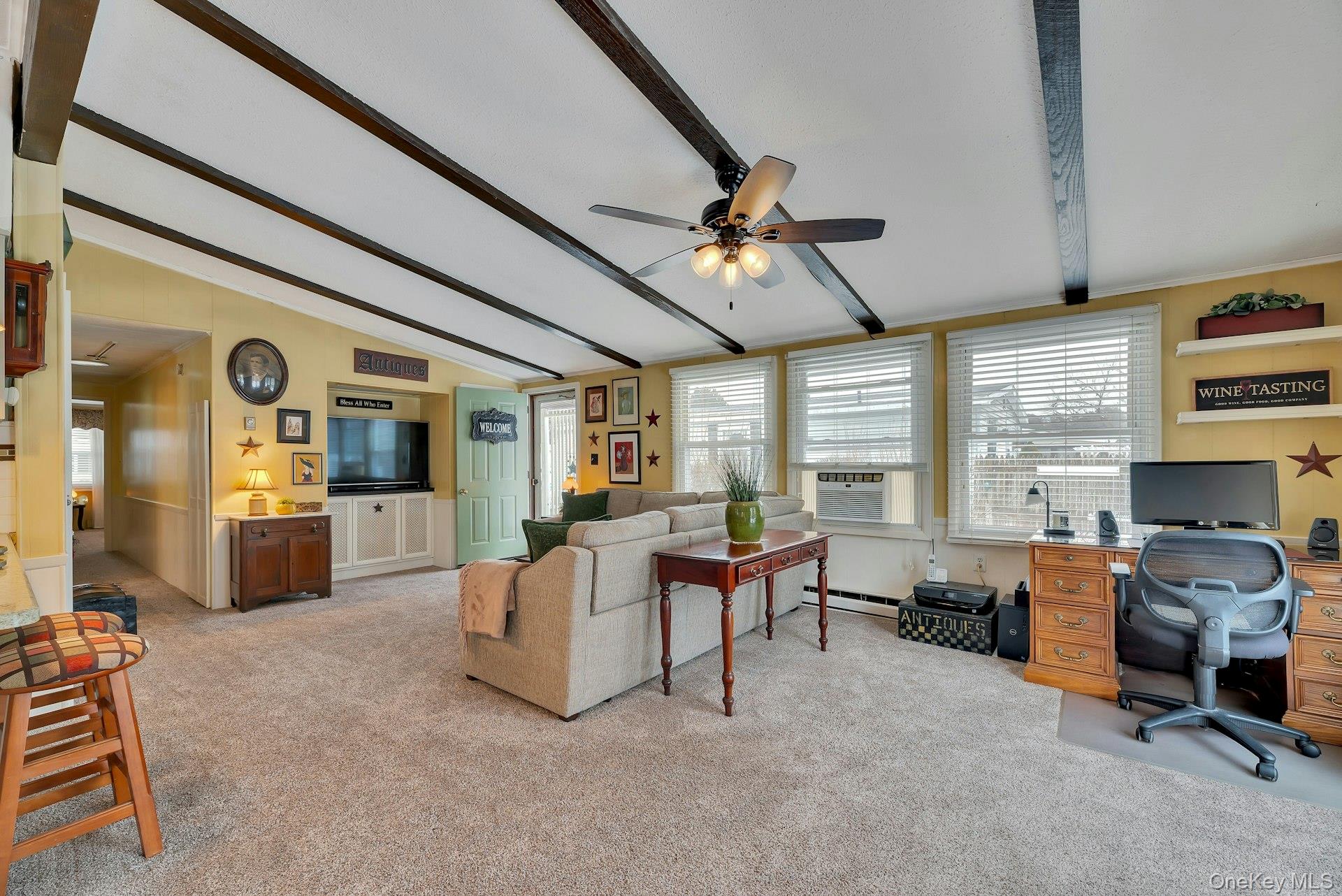 #4 photo, 43 Village Circle, מחוז סאפוק Manorville , NY 11949