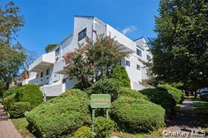 #2 photo, 21 Canterbury Road, Great Neck , NY 11021