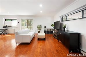 #4 photo, 21 Canterbury Road, Great Neck , NY 11021