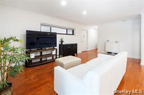 #6 photo, 21 Canterbury Road, Great Neck , NY 11021