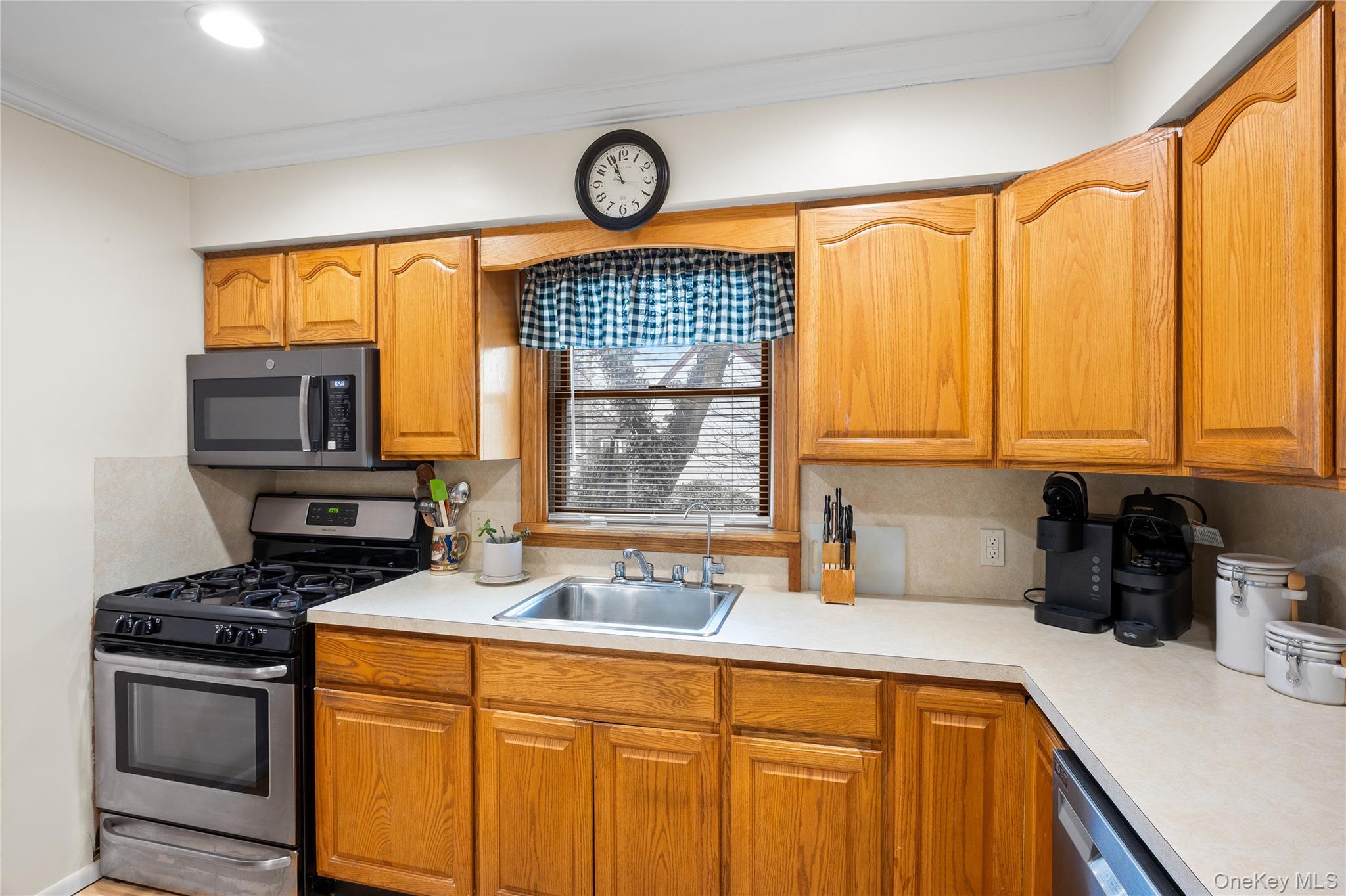 #12 photo, 88 Evans Avenue, নাসাউ কাউন্টি Albertson , NY 11507