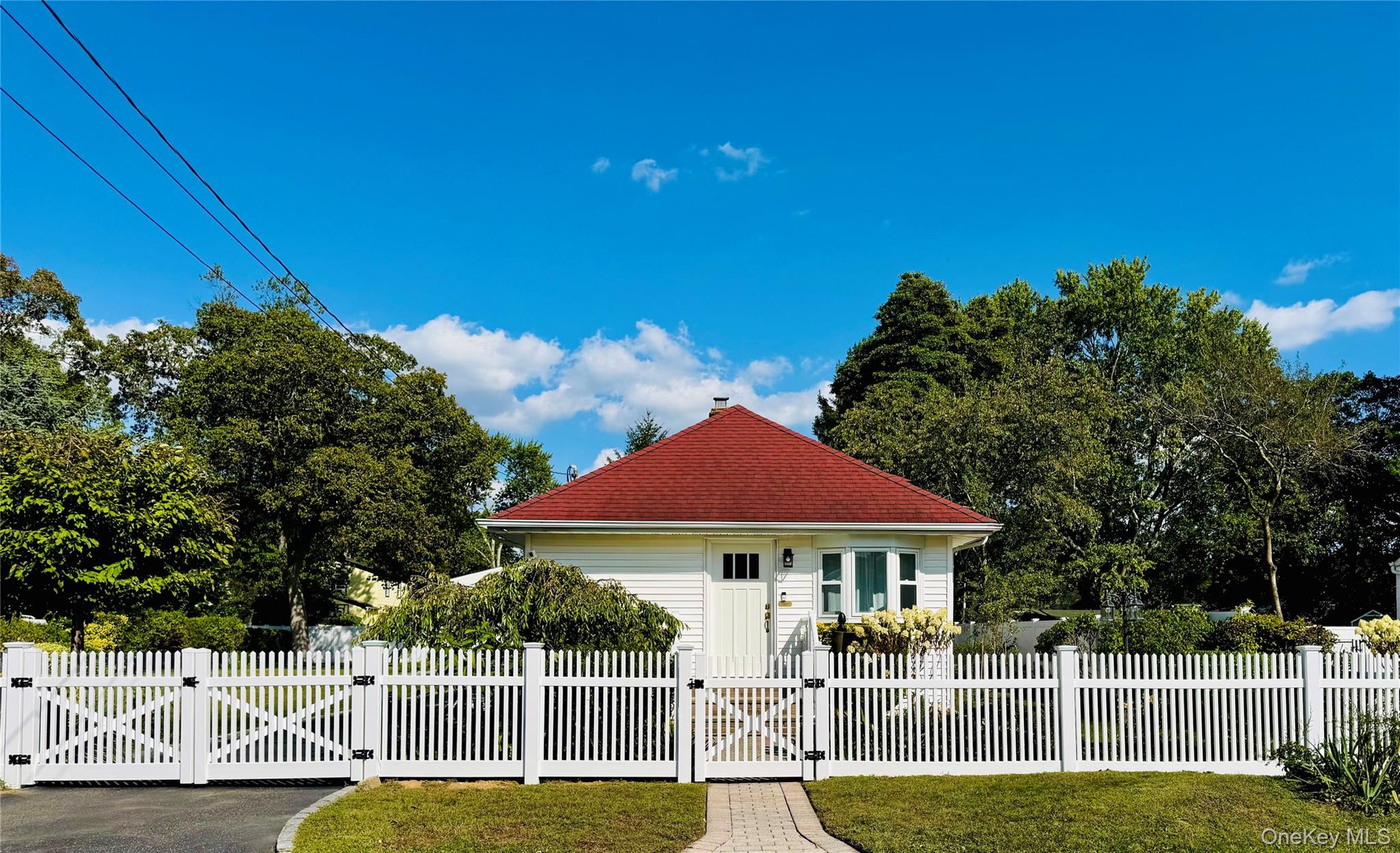 #1 photo, 83 Vanderbilt Avenue, מחוז סאפוק West Babylon , NY 11704