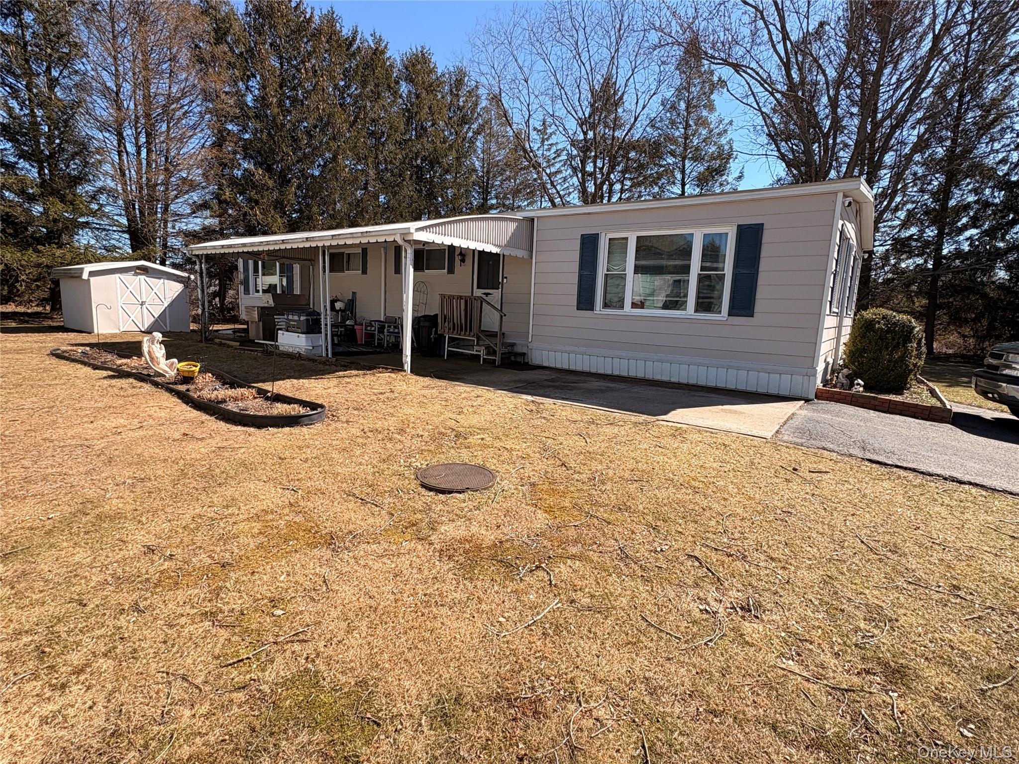 #1 photo, 703 Fresh Pond Avenue, מחוז סאפוק Calverton , NY 11933