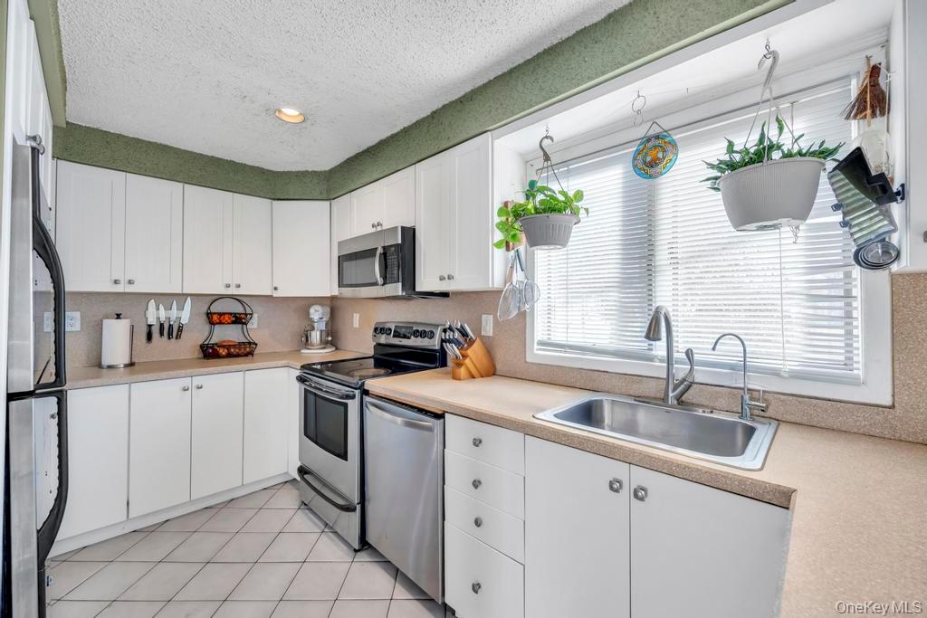 #10 photo, 80 Parkway Boulevard, מחוז סאפוק Ronkonkoma , NY 11779