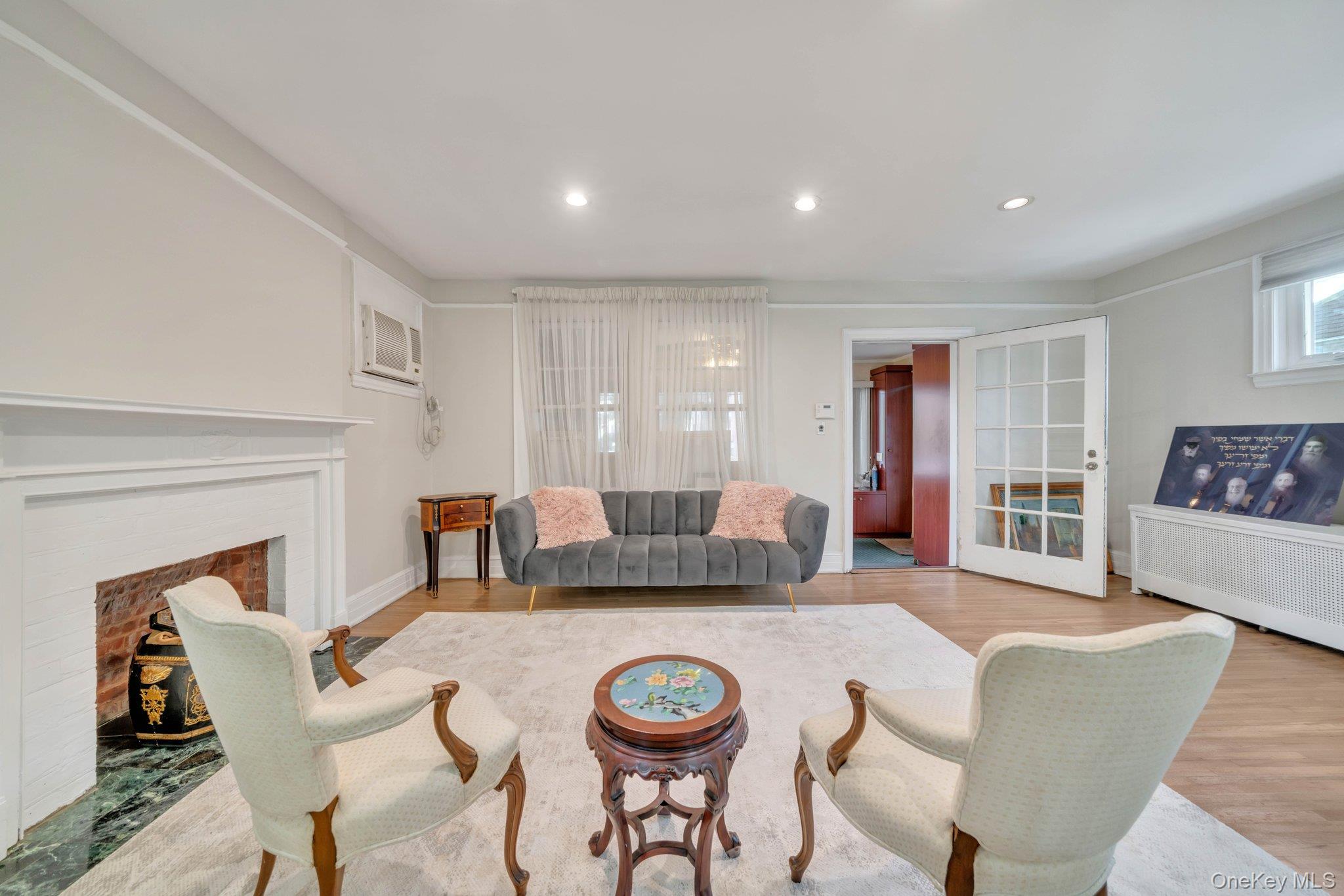 #18 photo, 122-05 Metropolitan Avenue, Kew Gardens , NY 11415