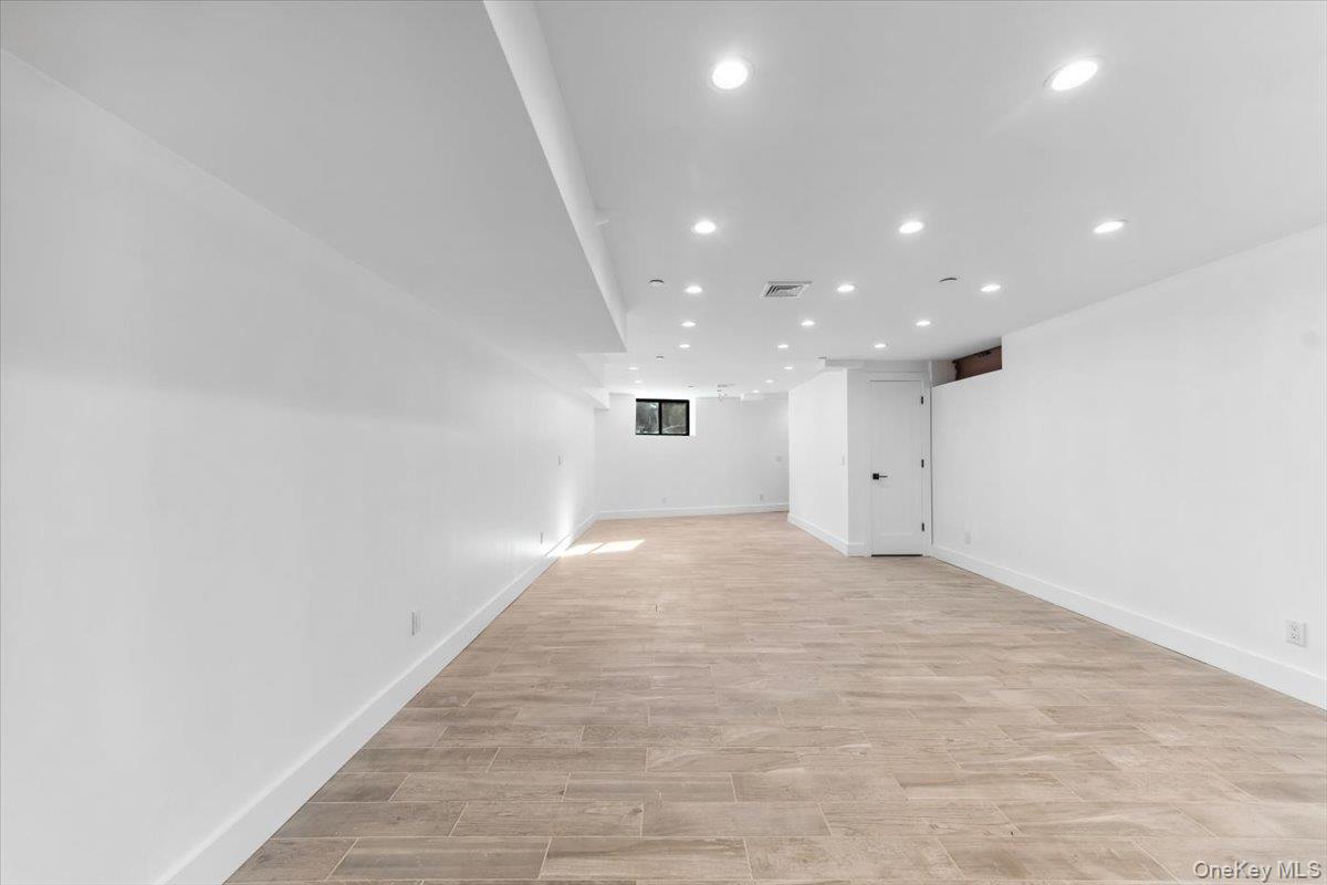 #15 photo, 953 Tilden Street, 브롱크스 Bronx , NY 10469