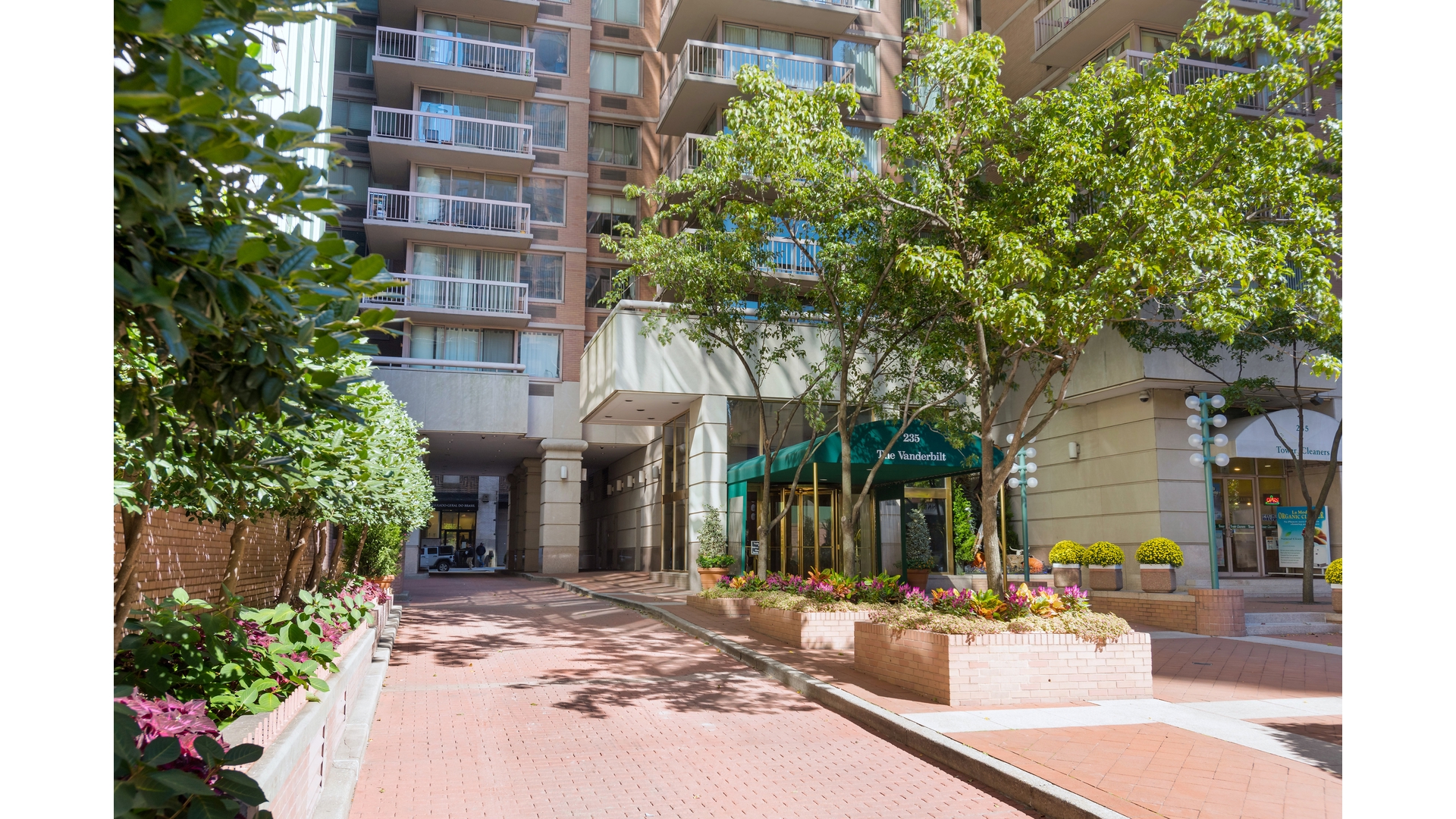 #15 photo, 235 E 40TH Street, मैनहटन Murray Hill , NY 10016